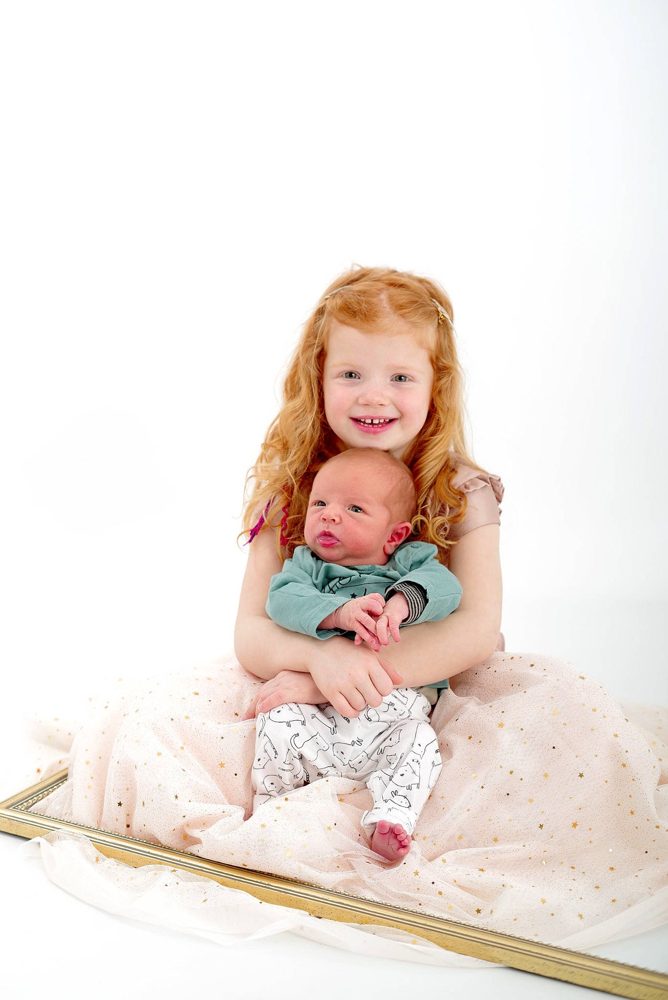 Chloé participe au concours pour gagner de l'argent avec cette photo : baby, baby_toddler_clothing, child, comfort, fashion_accessory, flash_photography, foot, fun, fur, happy, joy, linens, pattern, peach, person, photo_shoot, portrait_photography, sitting, skin, sleeve