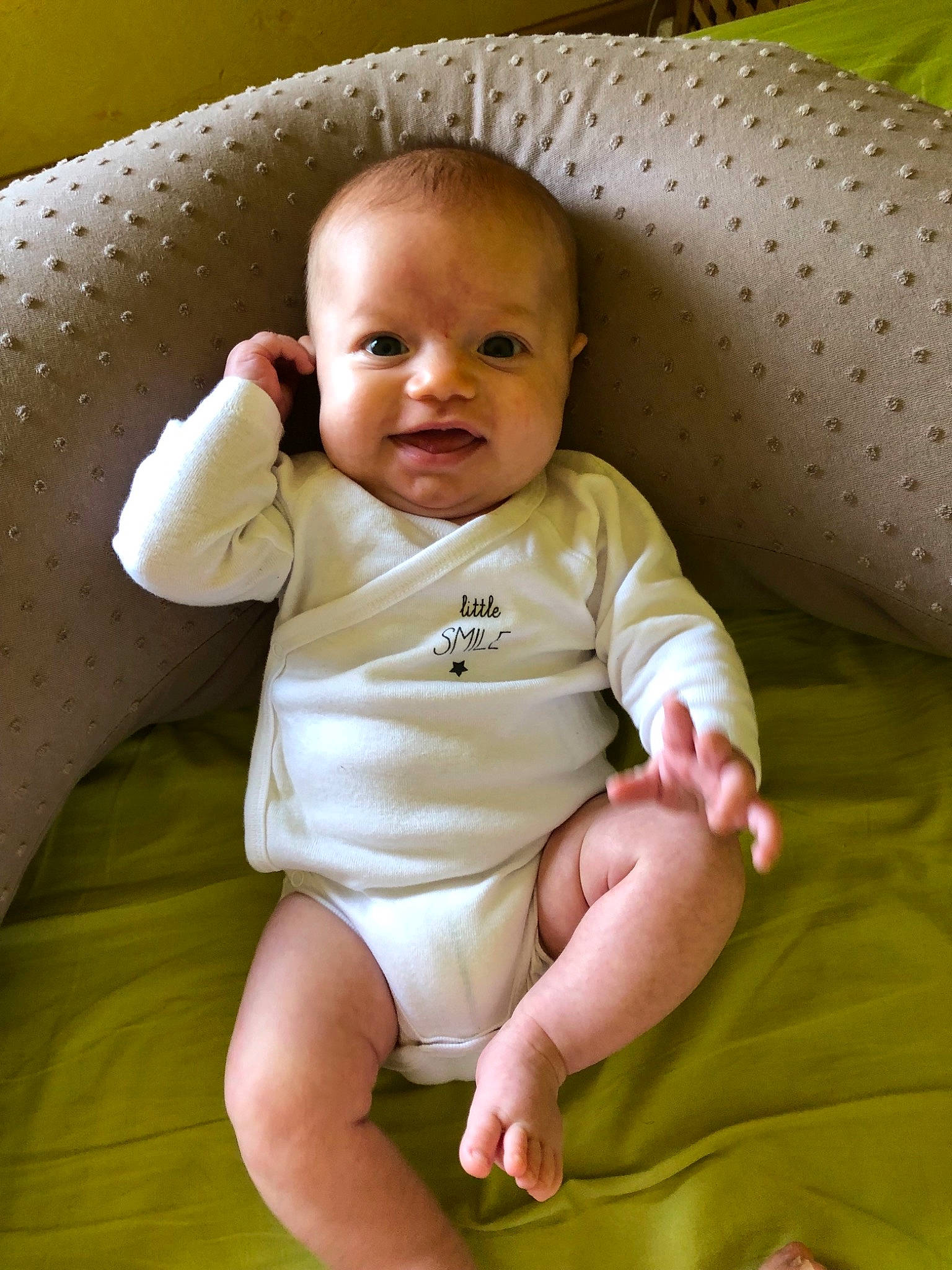 Ellie a rejoint le concours — aidez-le/la à gagner de superbes lots ! baby, cheek, child, eye, person, product, sitting, skin, smile, toddler