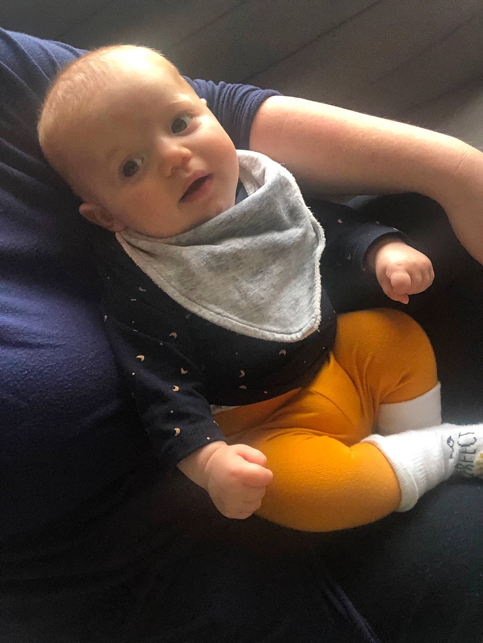 Ellie participe au concours pour gagner de l'argent avec cette photo : arm, child, elbow, person, toddler