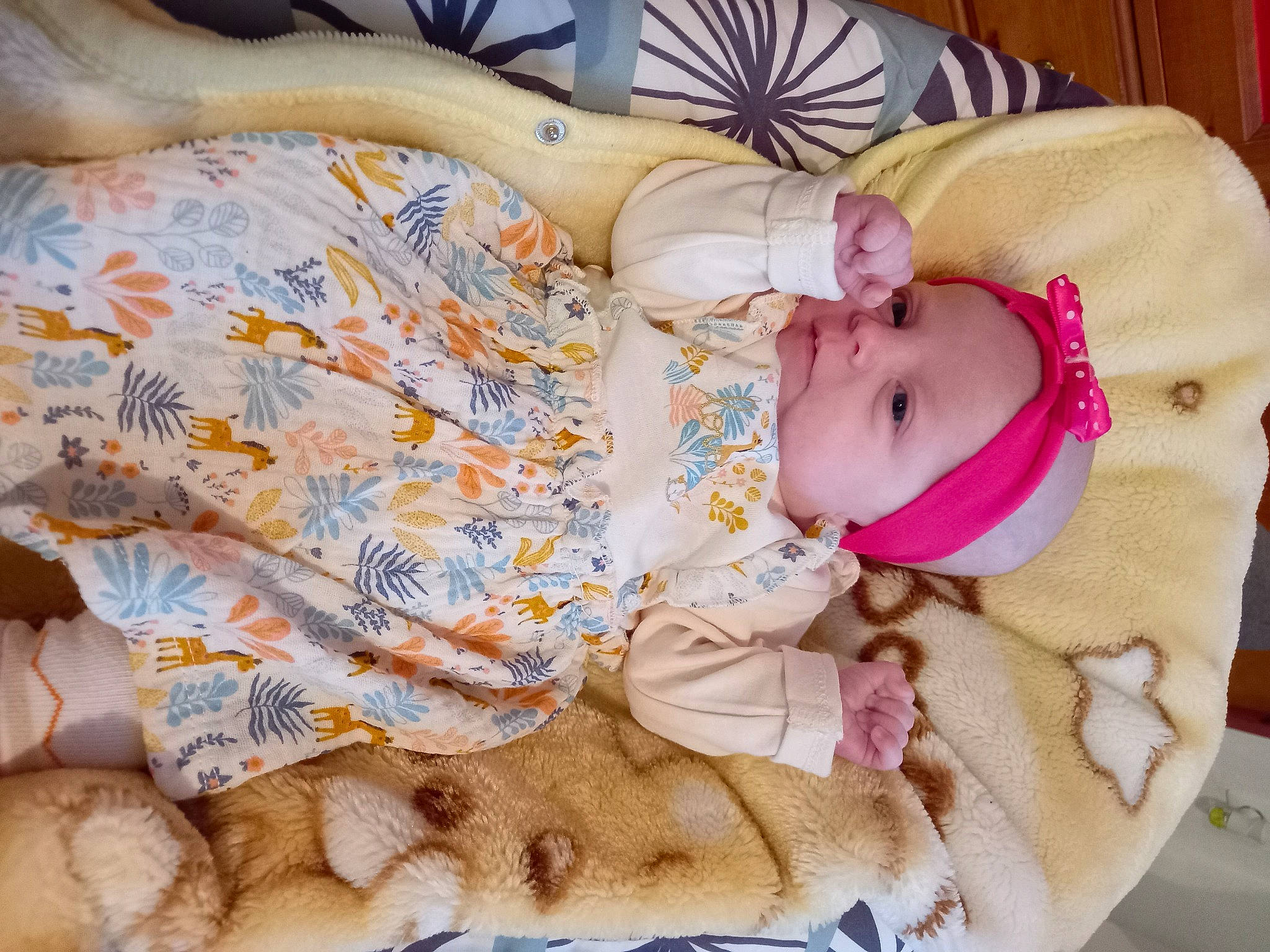 Ghisleïna participe au concours pour gagner de l'argent avec cette photo : baby, baby_products, baby_toddler_clothing, cheek, child, comfort, eye, head, headgear, headwear, human_body, linens, mammal, pattern, people, person, pink, room, skin, sleeve