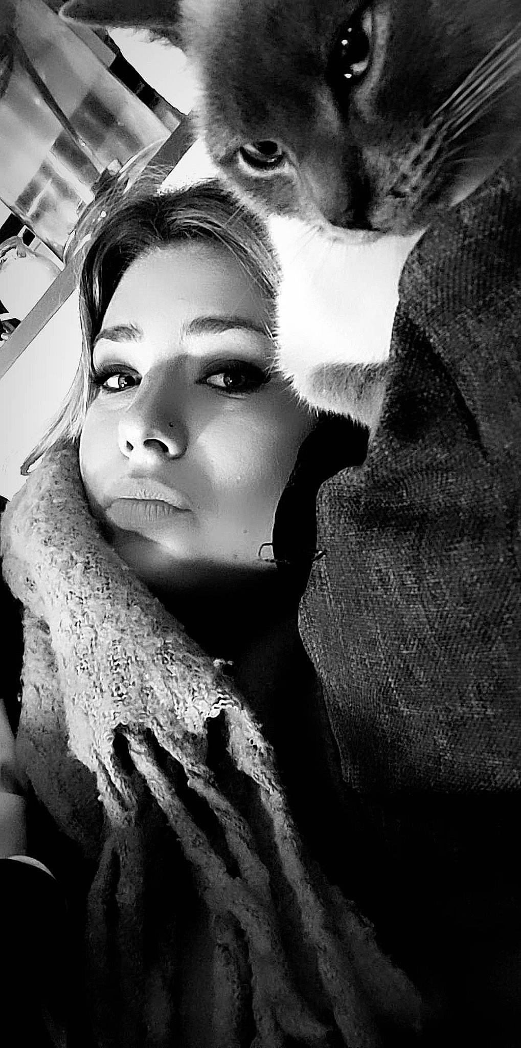 Oxa participe au concours pour gagner de l'argent avec cette photo : beauty, black, black_and_white, eye, eyebrow, face, hair, head, lip, model, monochrome, monochrome_photography, mouth, nose, organ, photo_shoot, photograph, photography, portrait, white