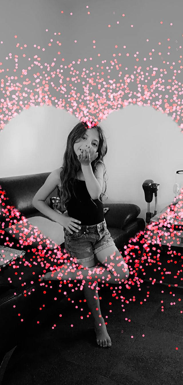 Lycia participe au concours pour gagner de l'argent avec cette photo : arm, beauty, black, black_hair, entertainment, event, fashion, flash_photography, font, happy, human, human_body, human_leg, lighting, long_hair, person, petal, red, room, style