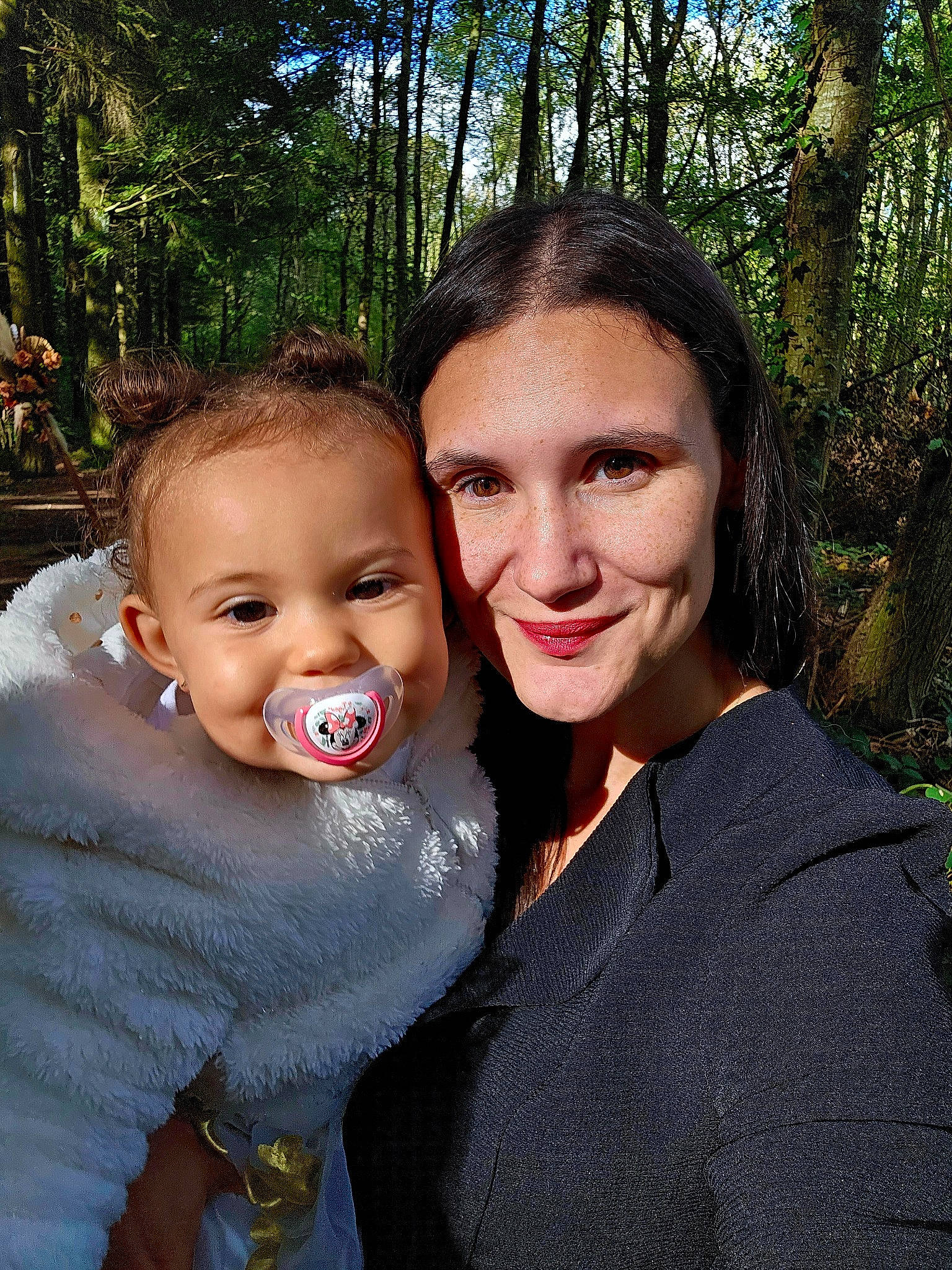 Ruby a rejoint le concours — aidez-le/la à gagner de superbes lots ! baby, baby_toddler_clothing, cheek, child, event, fun, gesture, grass, happy, iris, joy, leisure, lip, love, nose, people_in_nature, person, plant, skin, smile