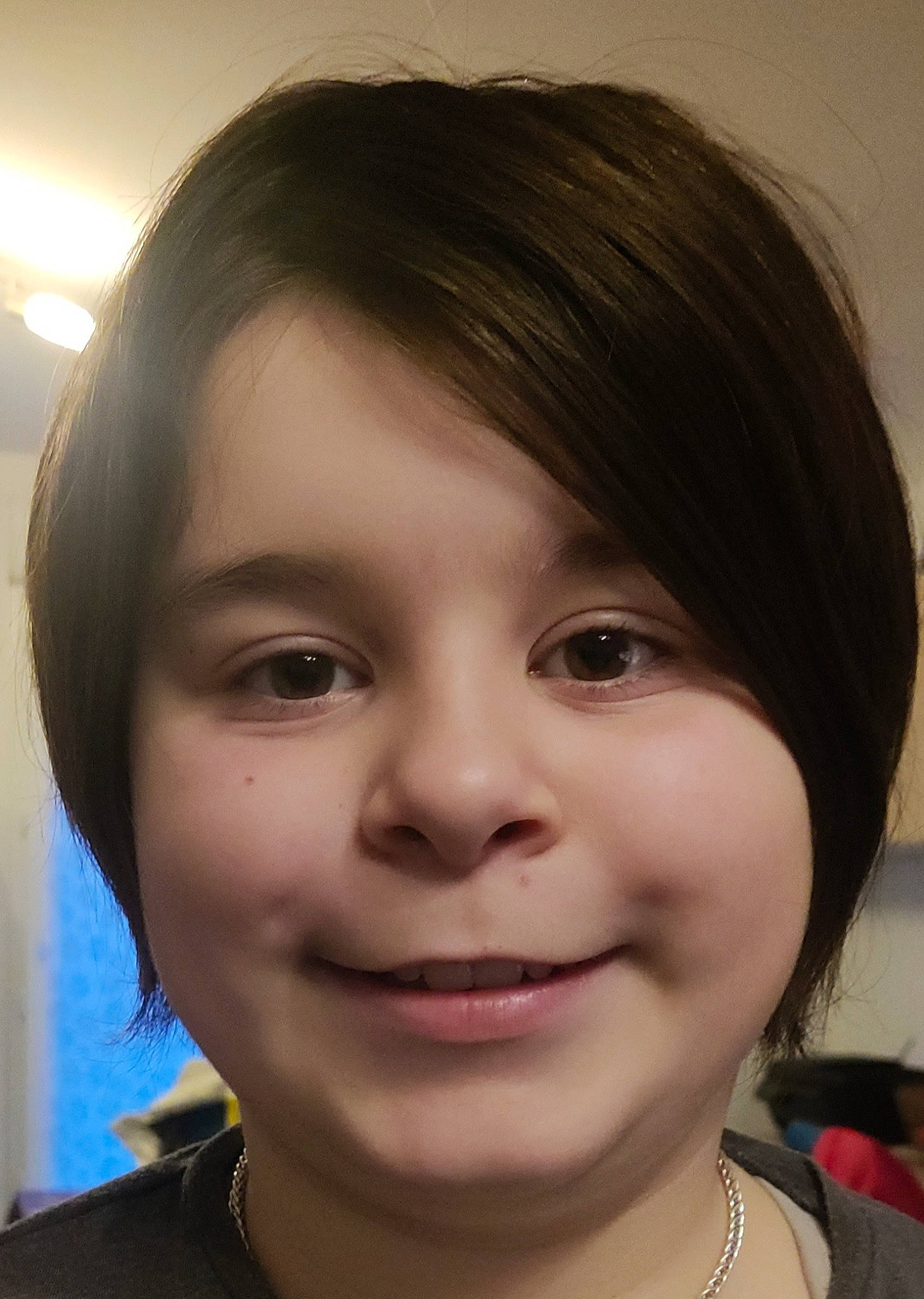 Lisa a rejoint le concours — aidez-le/la à gagner de superbes lots ! black_hair, cheek, chin, cool, ear, eyebrow, eyelash, facial_expression, flash_photography, forehead, happy, iris, jaw, joy, lip, neck, no_expression, nose, person, skin