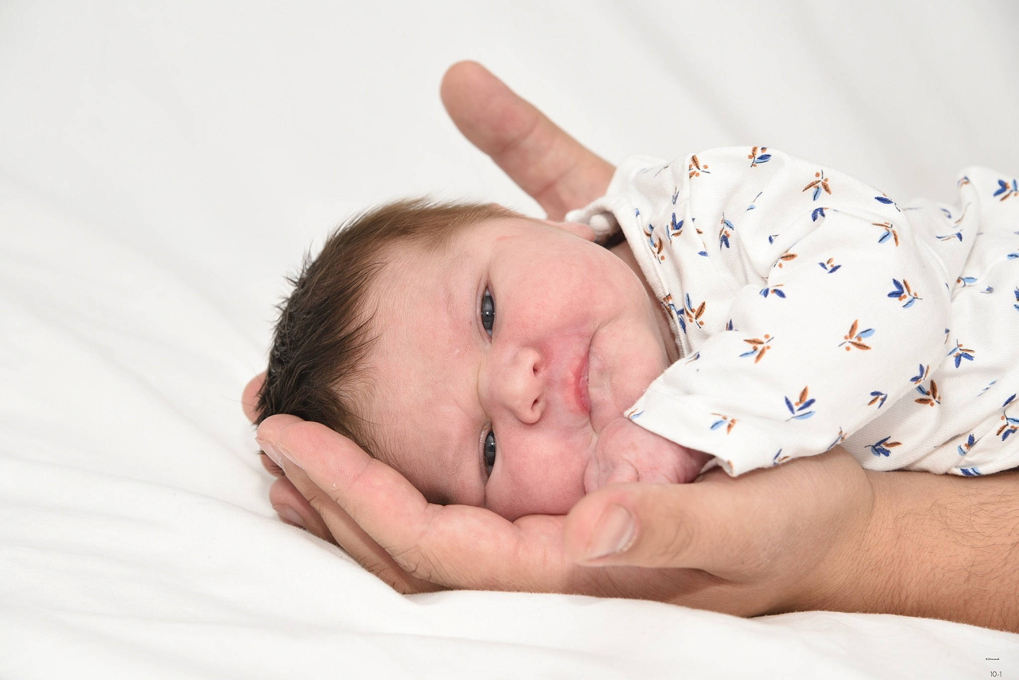 Héloïse participe au concours pour gagner de l'argent avec cette photo : arm, baby, baby_sleeping, baby_toddler_clothing, bedtime, child, comfort, grass, happy, head, headgear, linens, pattern, person, portrait_photography, sitting, skin, sleeve, stomach, textile