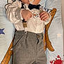 Sacha a rejoint le concours — aidez-le/la à gagner de superbes lots ! baby, infant, pacifier, hat, bow_tie, suspenders, shirt, pants, shoes, play_mat, crab, stars, indoor, child, cute, lying_down, fashion, accessories, adorable, young