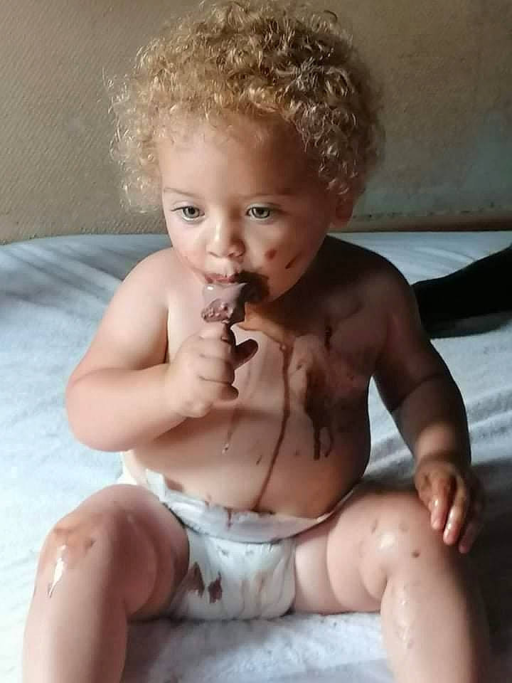 Naelya participe au concours pour gagner de l'argent avec cette photo : baby, cheek, chest, eye, eyebrow, eyelash, finger, hair, head, human_body, iris, leg, lip, mouth, muscle, nose, person, skin, smile, stomach