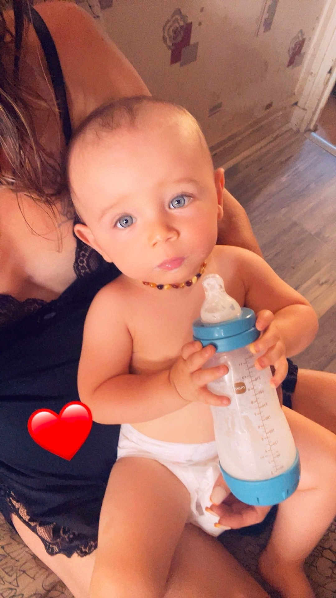 Samson participe au concours pour gagner de l'argent avec cette photo : baby, blue_eyes, casual, child, closeup, cute, diaper, flooring, hand, heart_emoji, holding, indoor, infant, milk_bottle, necklace, person, sitting, skin, wallpaper, young