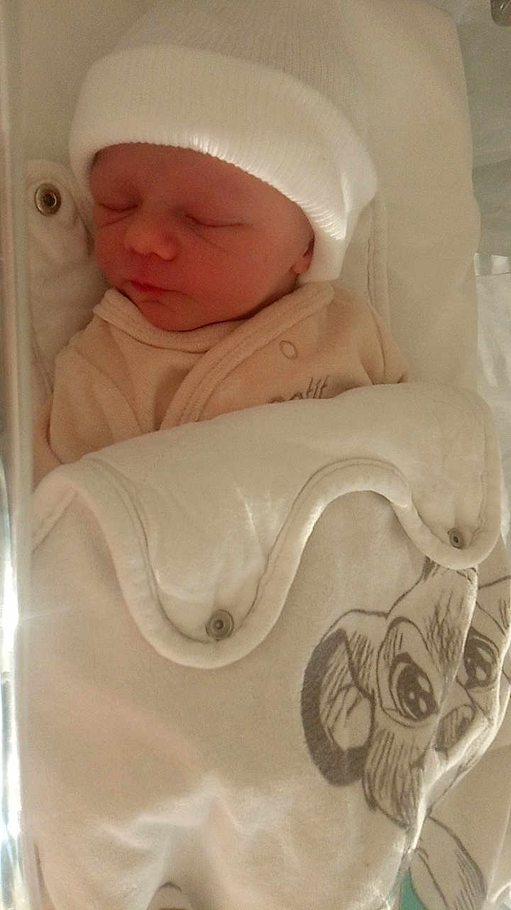 Taylor participe au concours pour gagner de l'argent avec cette photo : newborn, baby, sleeping, blanket, hat, infant, bed, bassinet, clothing, cute, peaceful, wrapped, soft, animal_print, indoors, child, portrait, cozy, rest, hospital