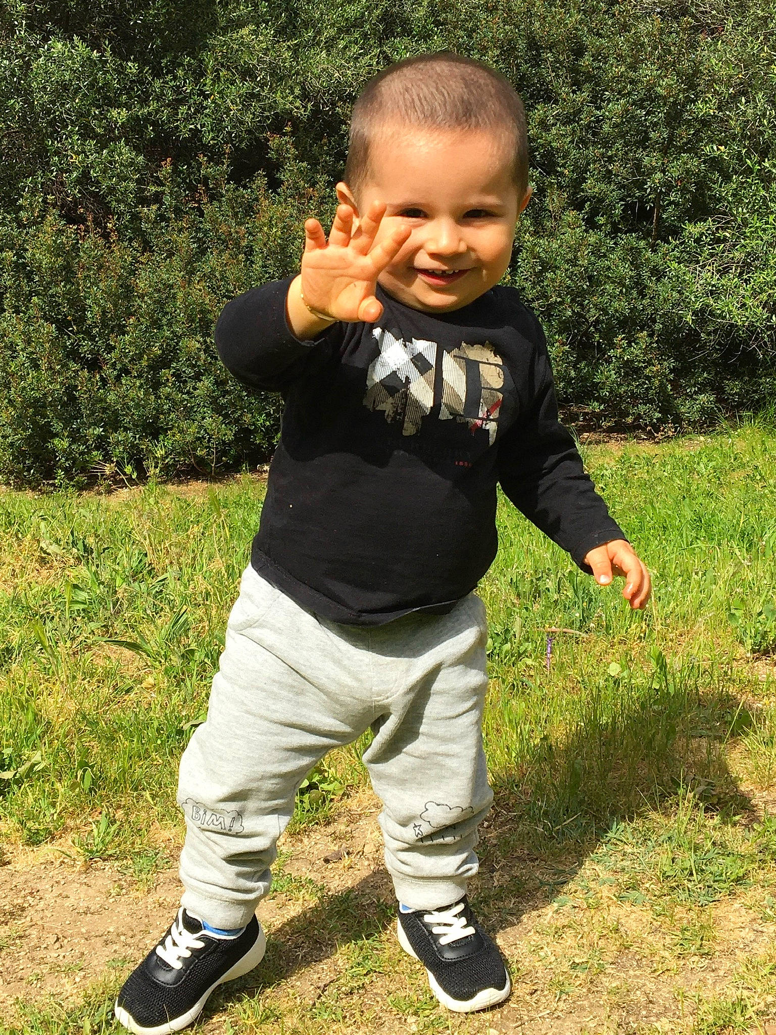 Benjamin a rejoint le concours — aidez-le/la à gagner de superbes lots ! baby, child, grass, joy, person, smile, toddler