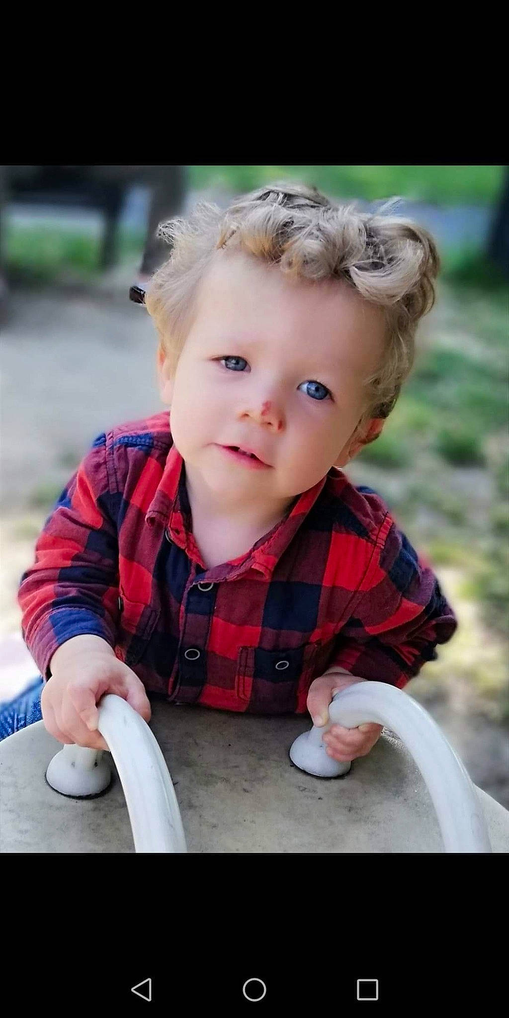 Aeden participe au concours pour gagner de l'argent avec cette photo : baby, baby_toddler_clothing, dress, eye, flash_photography, fun, grass, happy, pattern, people, person, plaid, plant, shirt, skin, sleeve, standing, t_shirt, tartan, textile