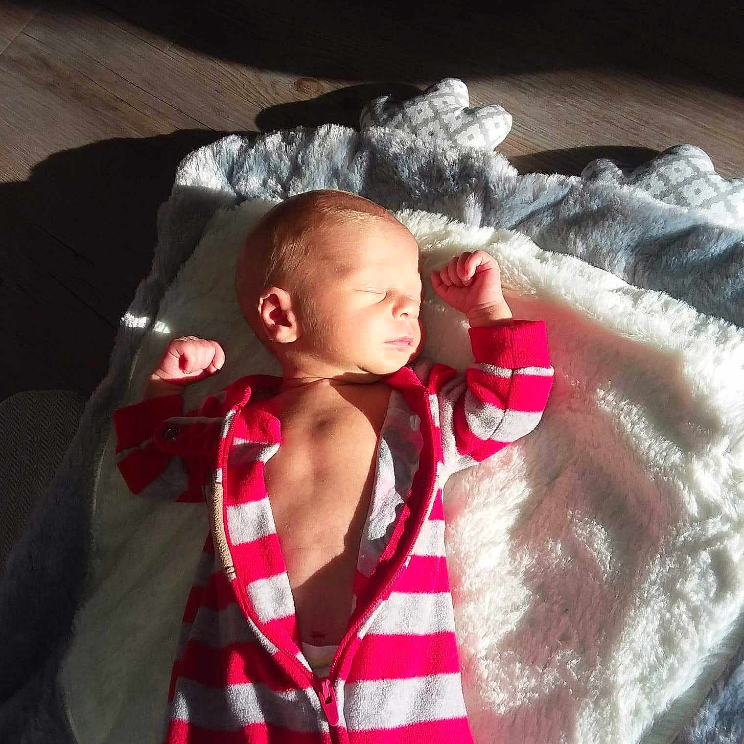 Brennen is registered to the contest to win money with this photo: fun, person, red