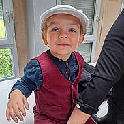 Owen a rejoint le concours — aidez-le/la à gagner de superbes lots ! child, boy, cap, vest, pants, shirt, indoor, window, light, person, face, arm, curious, sitting, casual, fashion, portrait, young, smile, adult