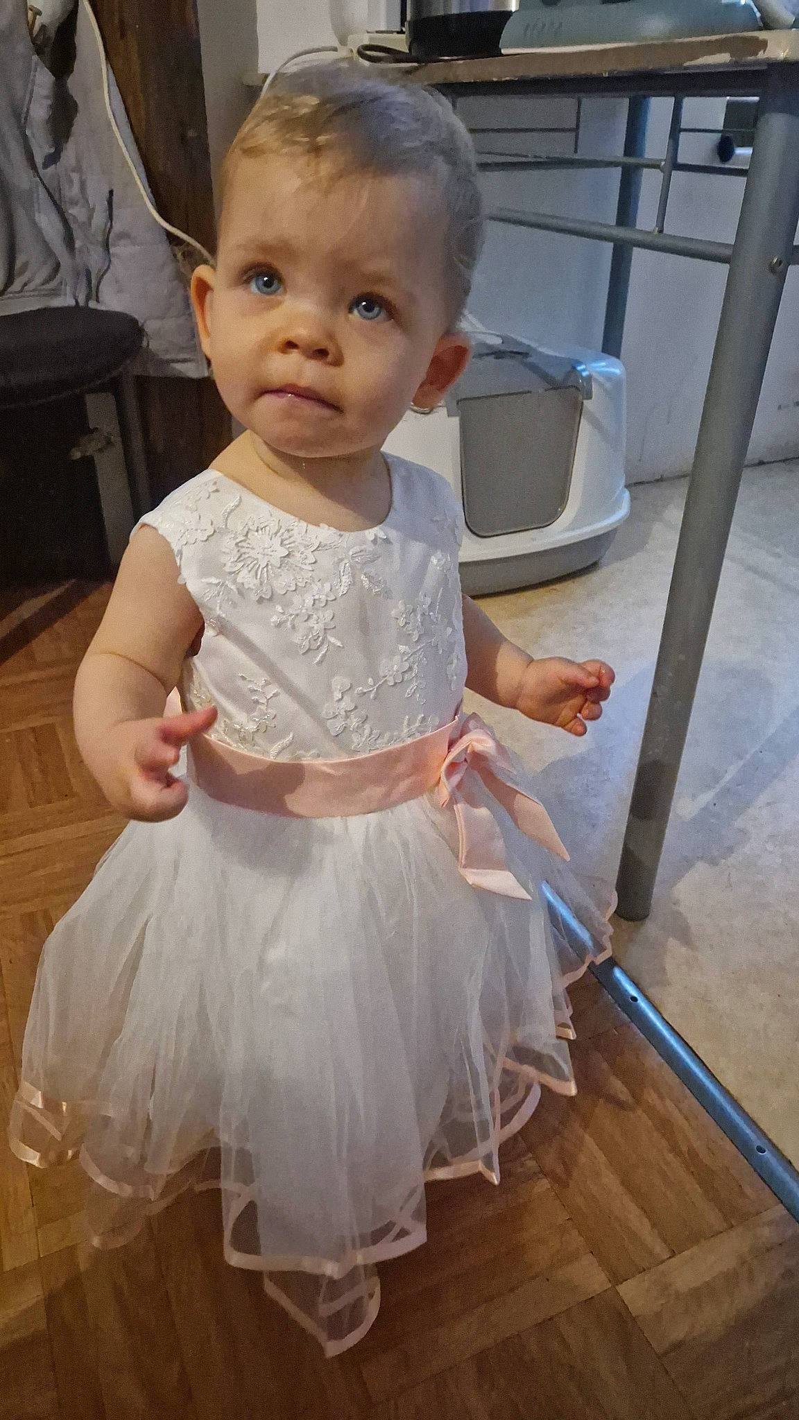 Lindsay a rejoint le concours — aidez-le/la à gagner de superbes lots ! baby, baby_toddler_clothing, cheek, child, day_dress, dress, embellishment, face, floor, flooring, happy, head, iris, neck, person, sitting, skin, sleeve, toddler, trunk