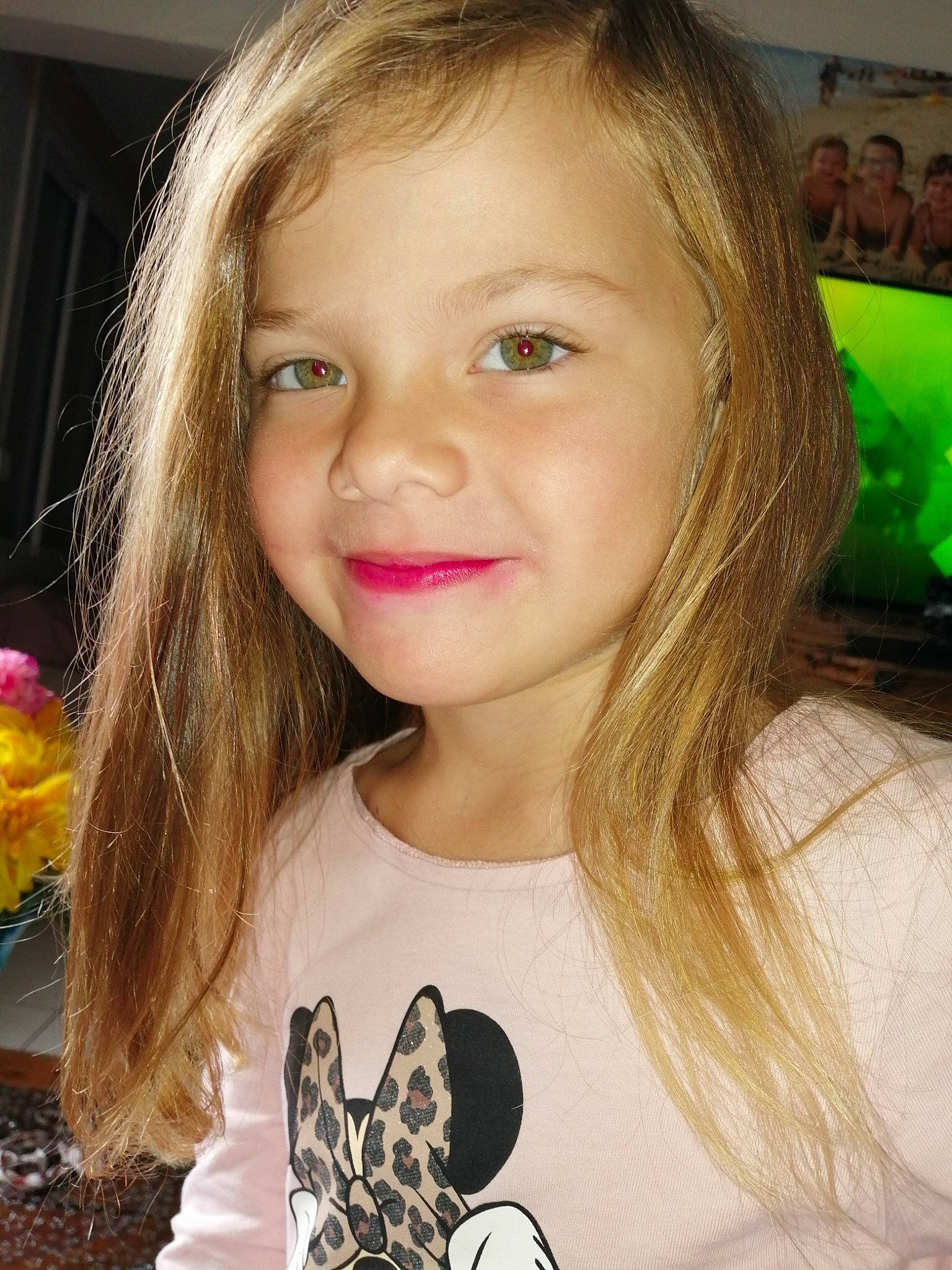 Nina participe au concours pour gagner de l'argent avec cette photo : cheek, chin, cool, eye, eyebrow, eyelash, face, hair, hairstyle, happy, human, iris, joy, lip, neck, nose, organ, person, pink, skin