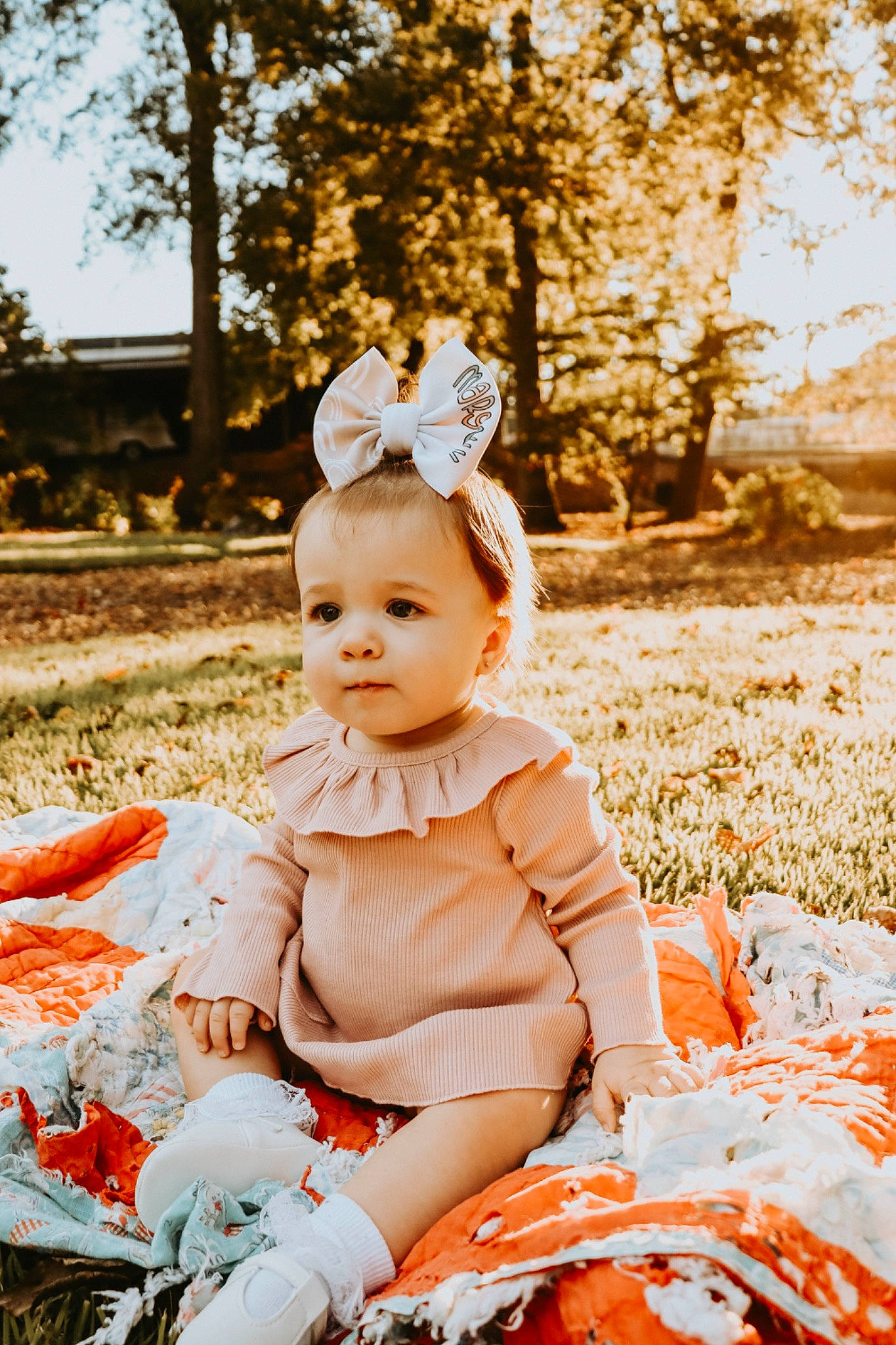 Margaux is registered to the contest to win money with this photo: baby, baby_toddler_clothing, beauty, child, event, fashion_accessory, flash_photography, fun, grass, happy, headband, headpiece, peach, people_in_nature, person, plant, portrait_photography, sitting, spring, toddler