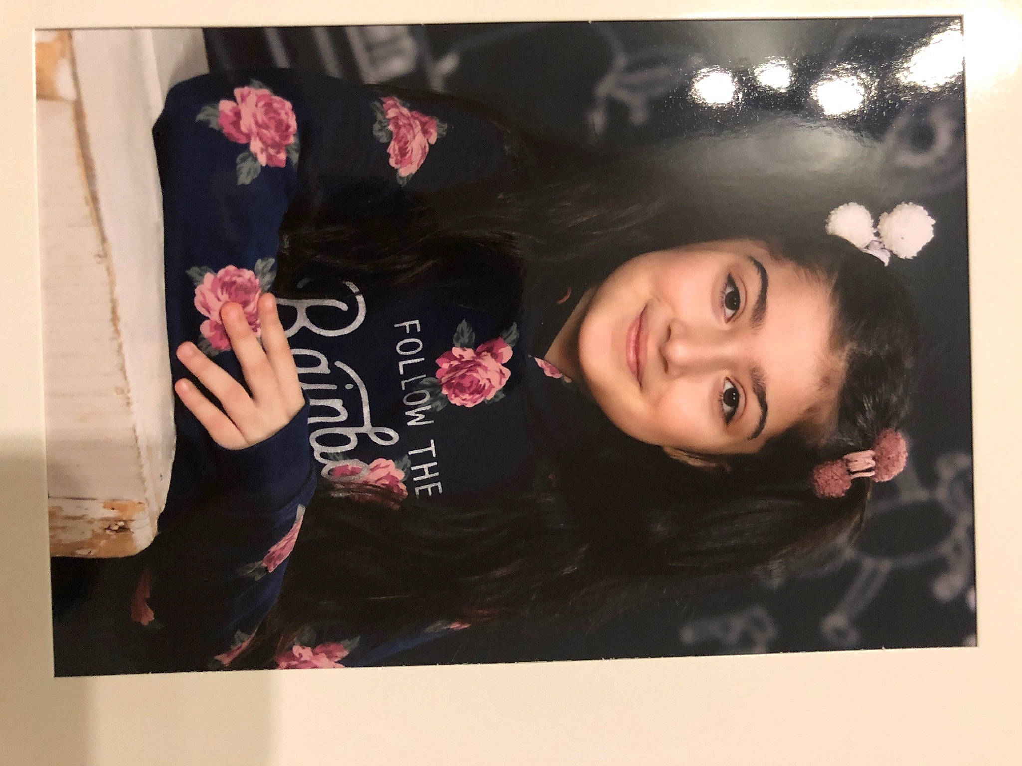 Anna participe au concours pour gagner de l'argent avec cette photo : art, bangs, eyelash, flash_photography, font, fun, happy, head, joy, lip, magenta, person, portrait_photography, room, sleeve, smile, tints_and_shades, tree, visual_arts