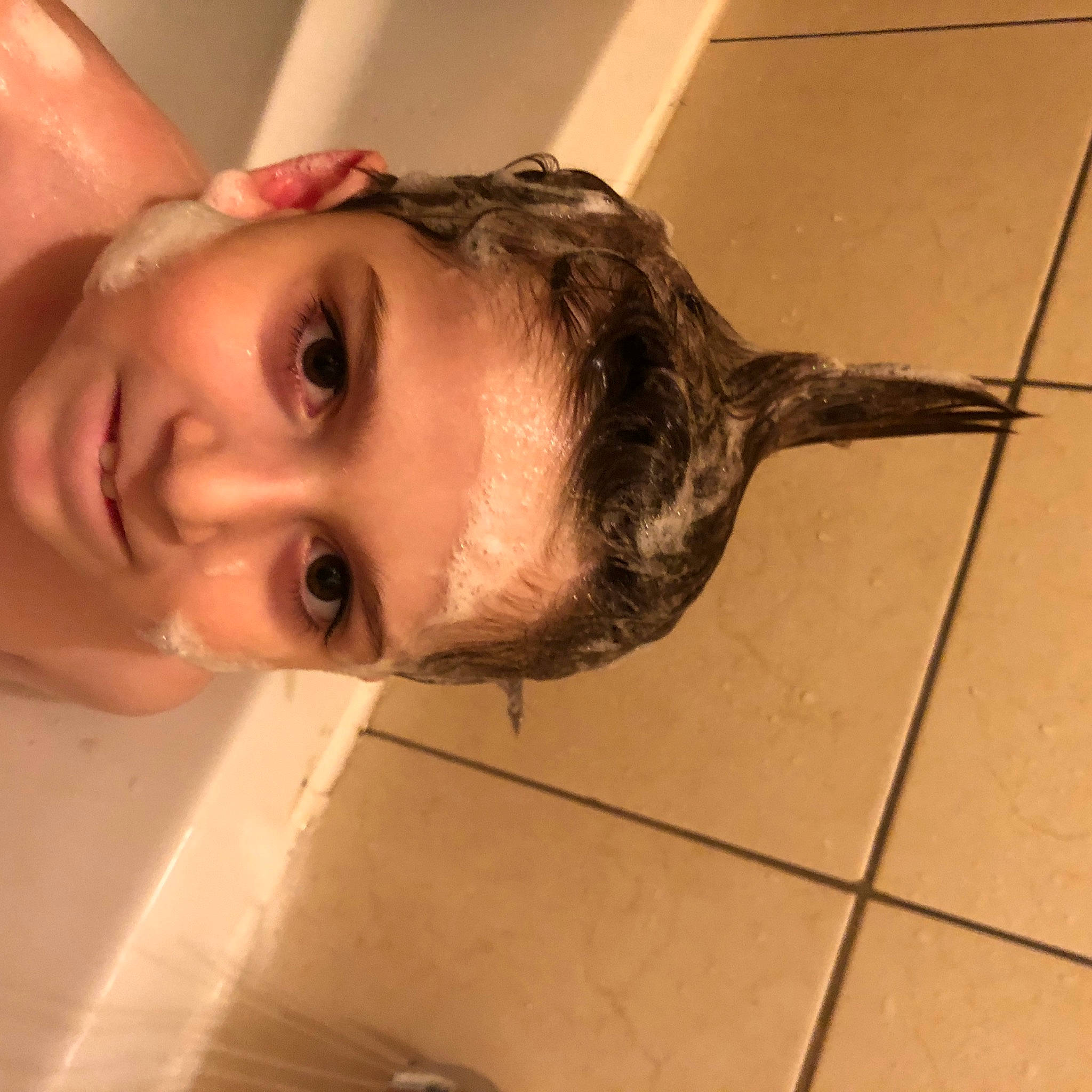 Gabriël a rejoint le concours — aidez-le/la à gagner de superbes lots ! dress, eye, eyebrow, eyelash, eyewear, fawn, flooring, forehead, hair, human_body, iris, jaw, joy, lip, mouth, neck, nose, person, selfie, skin