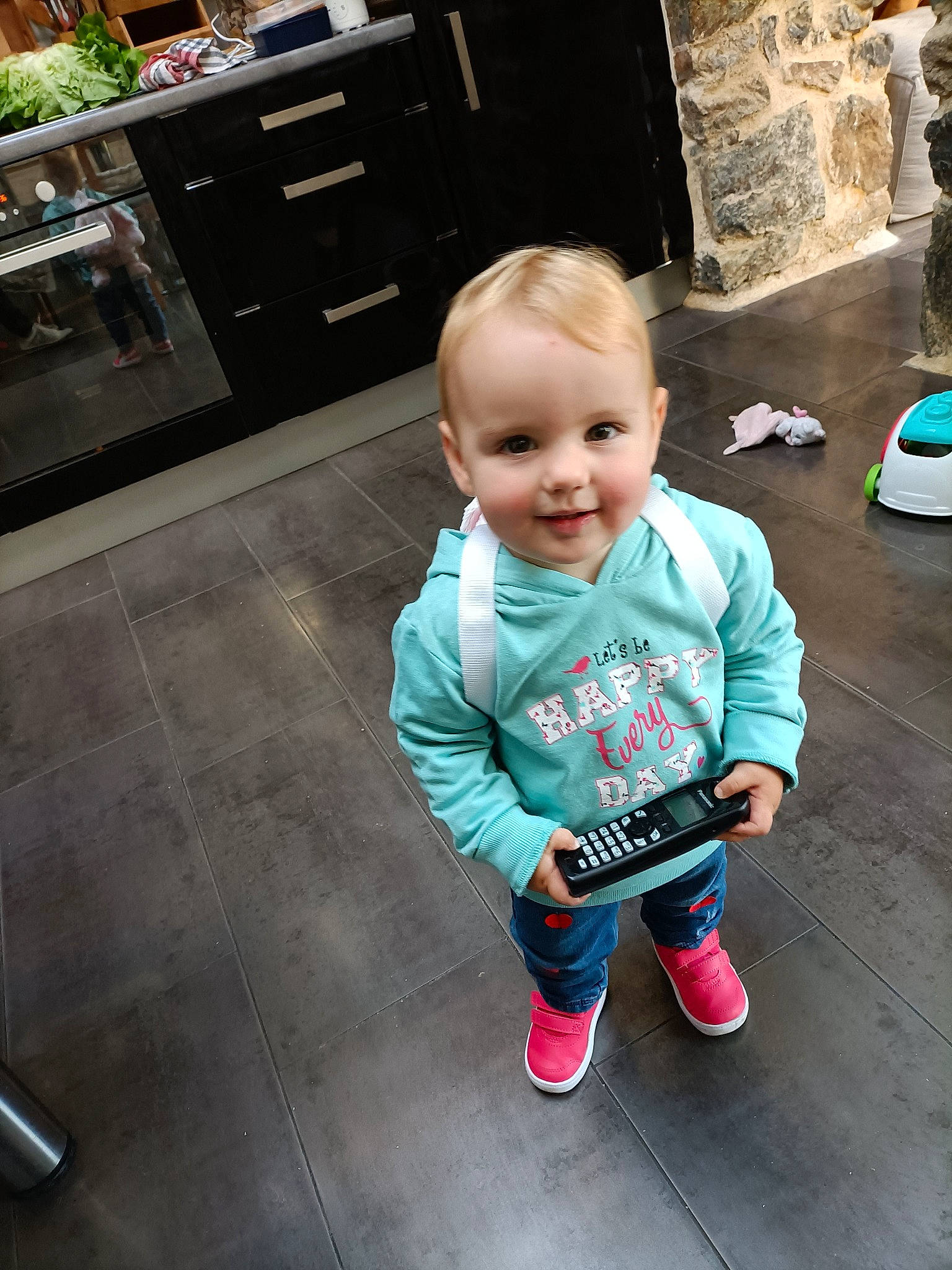 Ambre participe au concours pour gagner de l'argent avec cette photo : baby, baby_toddler_clothing, cabinetry, chest_of_drawers, child, cool, countertop, drawer, floor, flooring, fun, grass, happy, hardwood, joy, kitchen_appliance, person, road_surface, sitting, smile