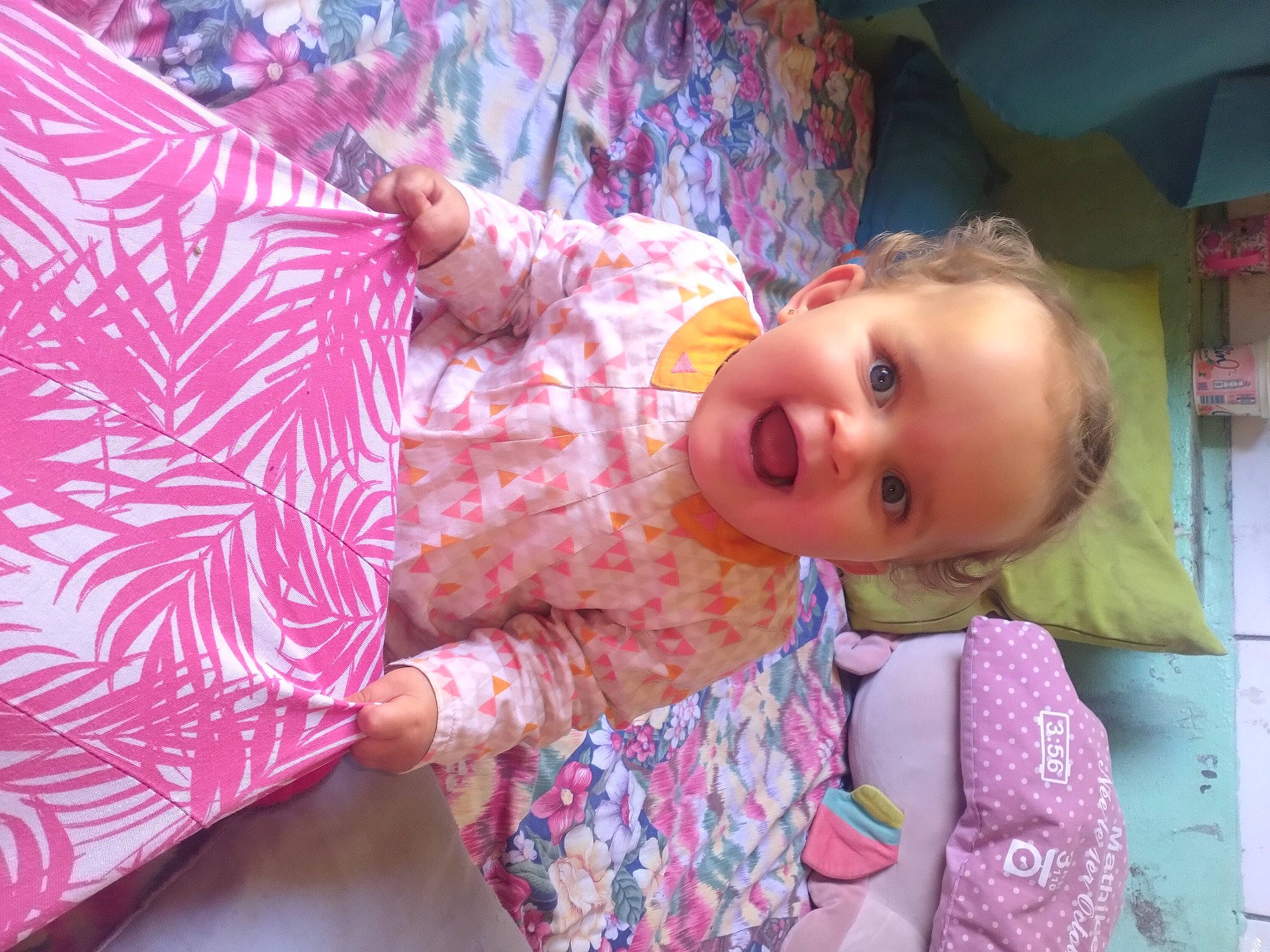 Eléana participe au concours pour gagner de l'argent avec cette photo : baby, baby_toddler_clothing, cheek, child, comfort, eye, face, facial_expression, happy, head, magenta, pattern, person, pink, room, skin, sleeve, smile, textile, toddler