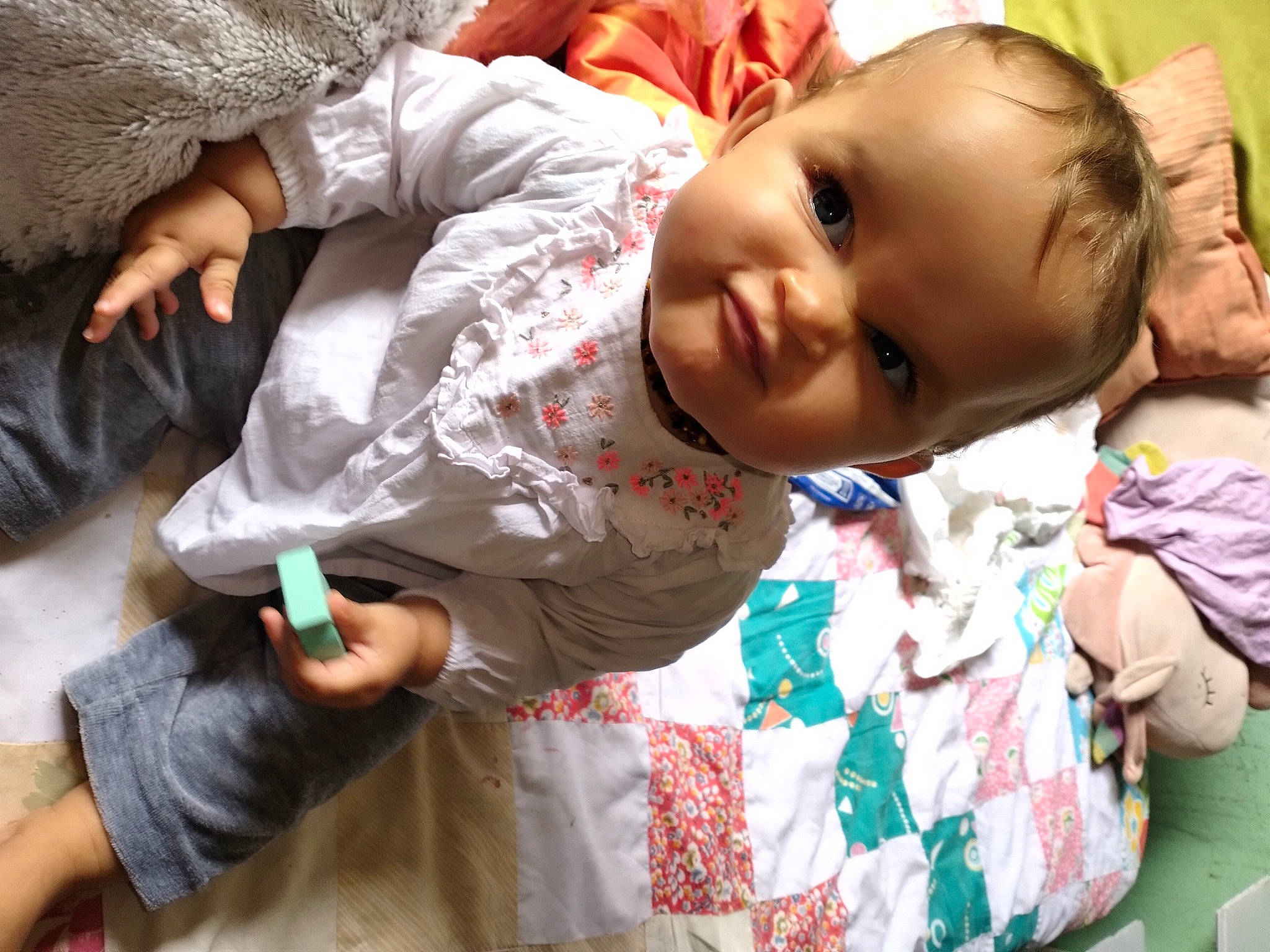 Eléana a rejoint le concours — aidez-le/la à gagner de superbes lots ! adaptation, baby, baby_toddler_clothing, cheek, child, comfort, event, fun, happy, leisure, linens, pattern, person, play, room, sitting, skin, sleeve, smile, thumb