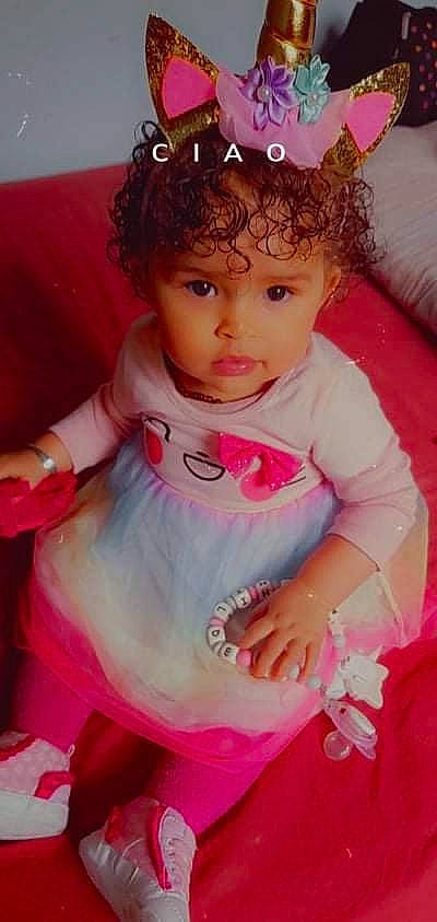 Mathilde a rejoint le concours — aidez-le/la à gagner de superbes lots ! arm, baby_toddler_clothing, cheek, child, dress, eye, eyelash, face, facial_expression, finger, hair, happy, head, iris, lip, person, pink, purple, skin, sleeve