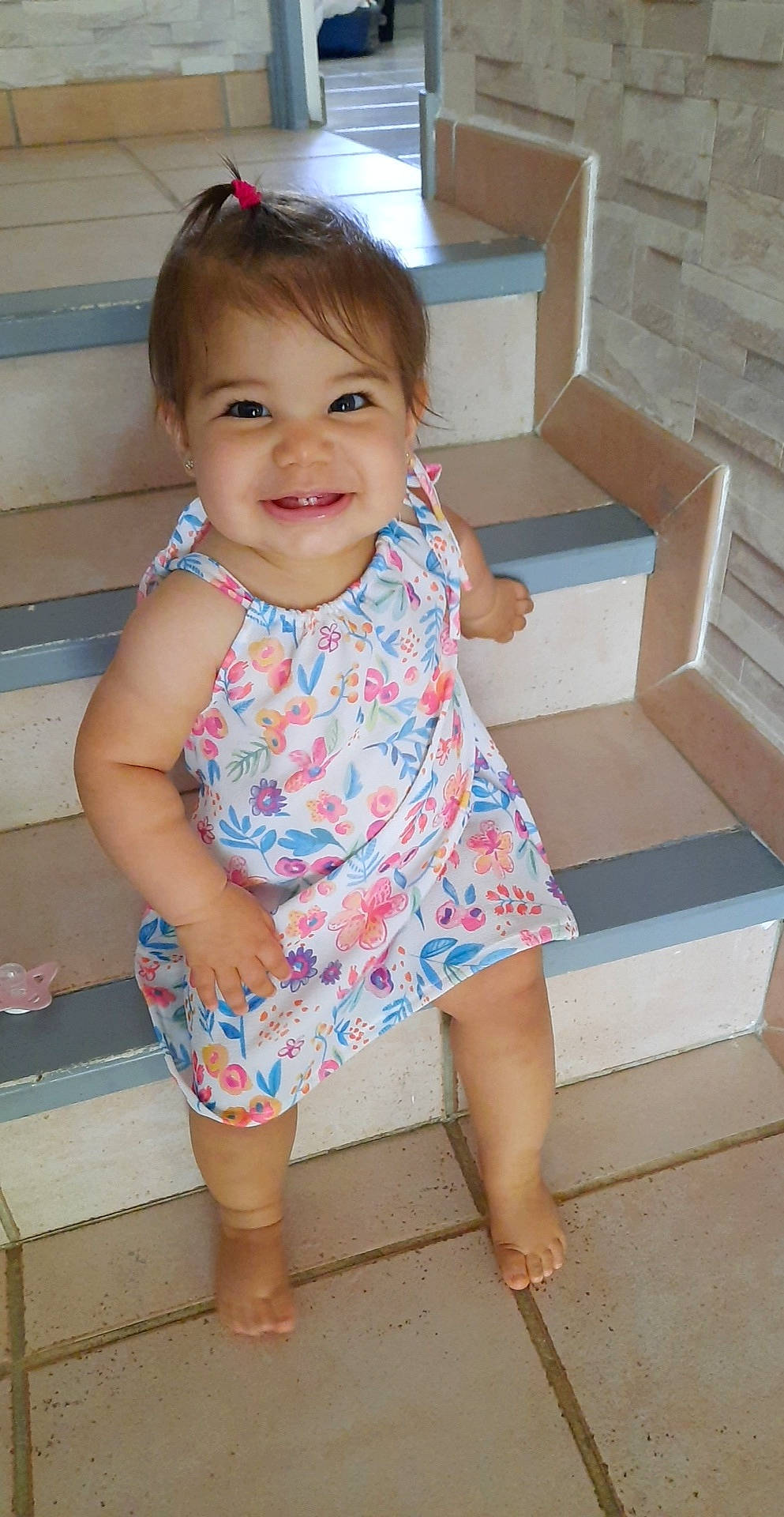 Manïlie participe au concours pour gagner de l'argent avec cette photo : baby_toddler_clothing, child, joy, person, standing, toddler