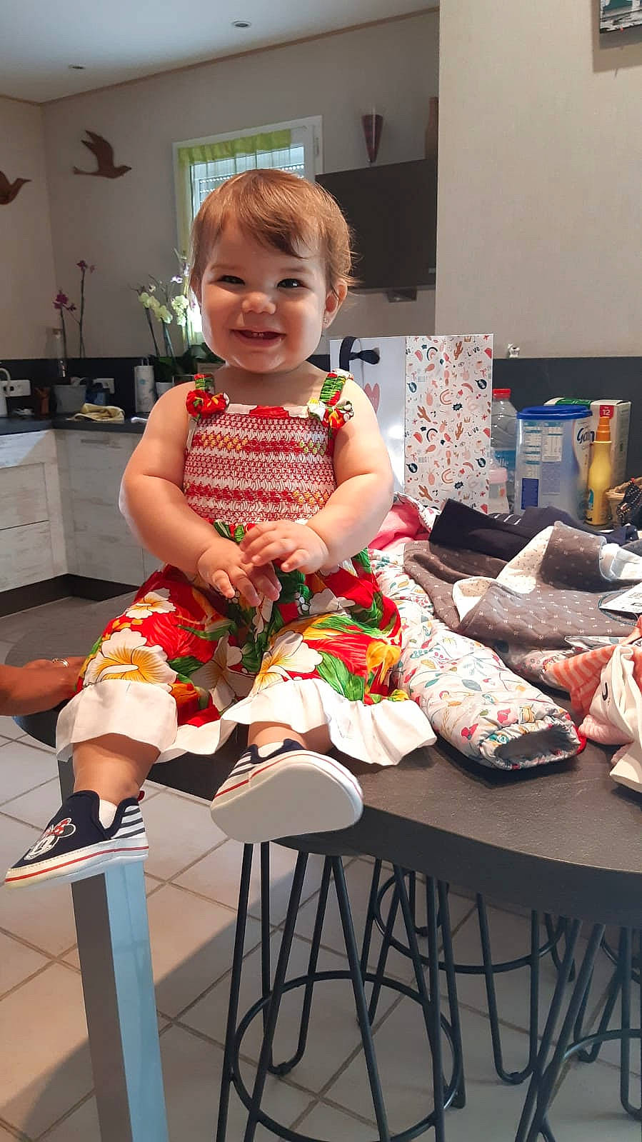 Manïlie participe au concours pour gagner de l'argent avec cette photo : child, joy, person, sitting, toddler