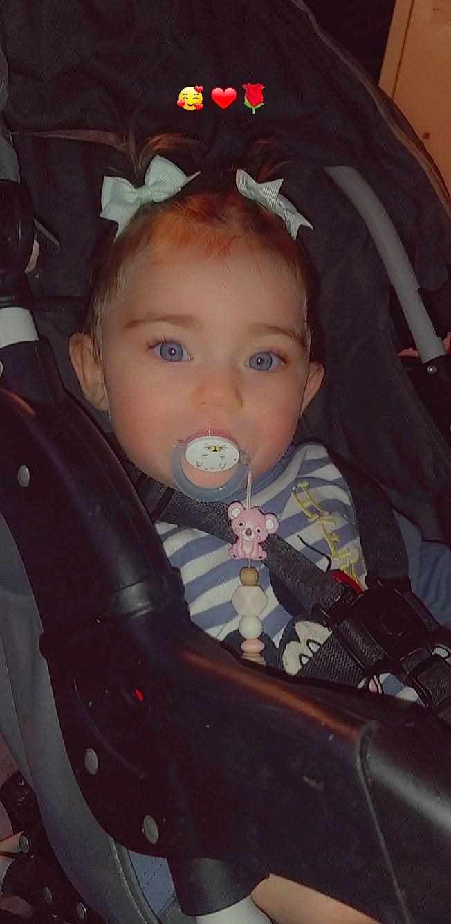 Kyara a rejoint le concours — aidez-le/la à gagner de superbes lots ! baby, baby_carriage, baby_products, baby_safety, baby_toddler_clothing, beauty, brown, cheek, child, comfort, ear, eye, eyebrow, eyelash, human_body, iris, lip, person, product, skin