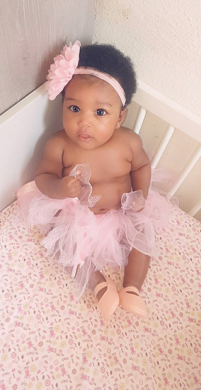 Mellyna participe au concours pour gagner de l'argent avec cette photo : baby, baby_products, baby_toddler_clothing, ballet_tutu, child, costume, costume_accessory, eye, hair_accessory, headgear, headpiece, person, pink, product, skin, toddler