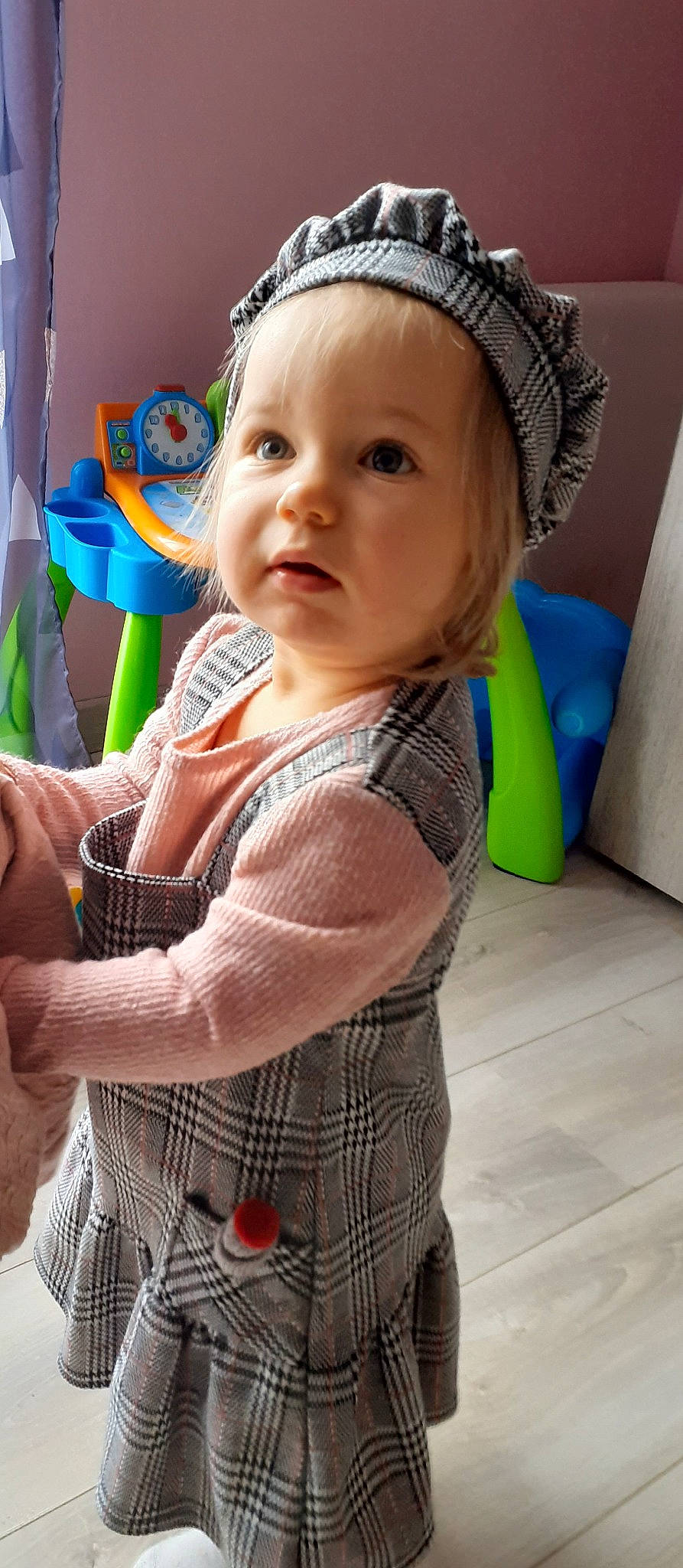 Meline participe au concours pour gagner de l'argent avec cette photo : baby, cheek, child, eye, head, headgear, person, skin, smile, toddler