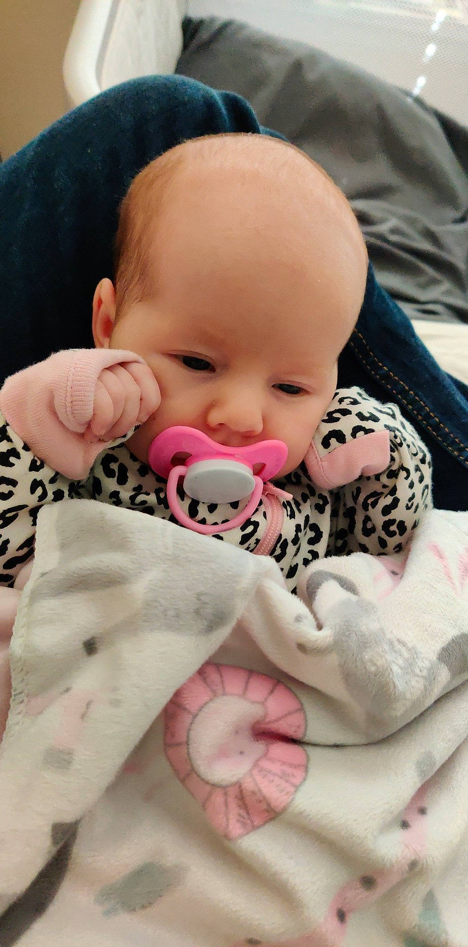 Astrid is registered to the contest to win money with this photo: baby, baby_sleeping, baby_toddler_clothing, cheek, chin, comfort, eye, eyebrow, eyelash, facial_expression, finger, happy, iris, lip, mouth, nose, person, pink, skin, textile