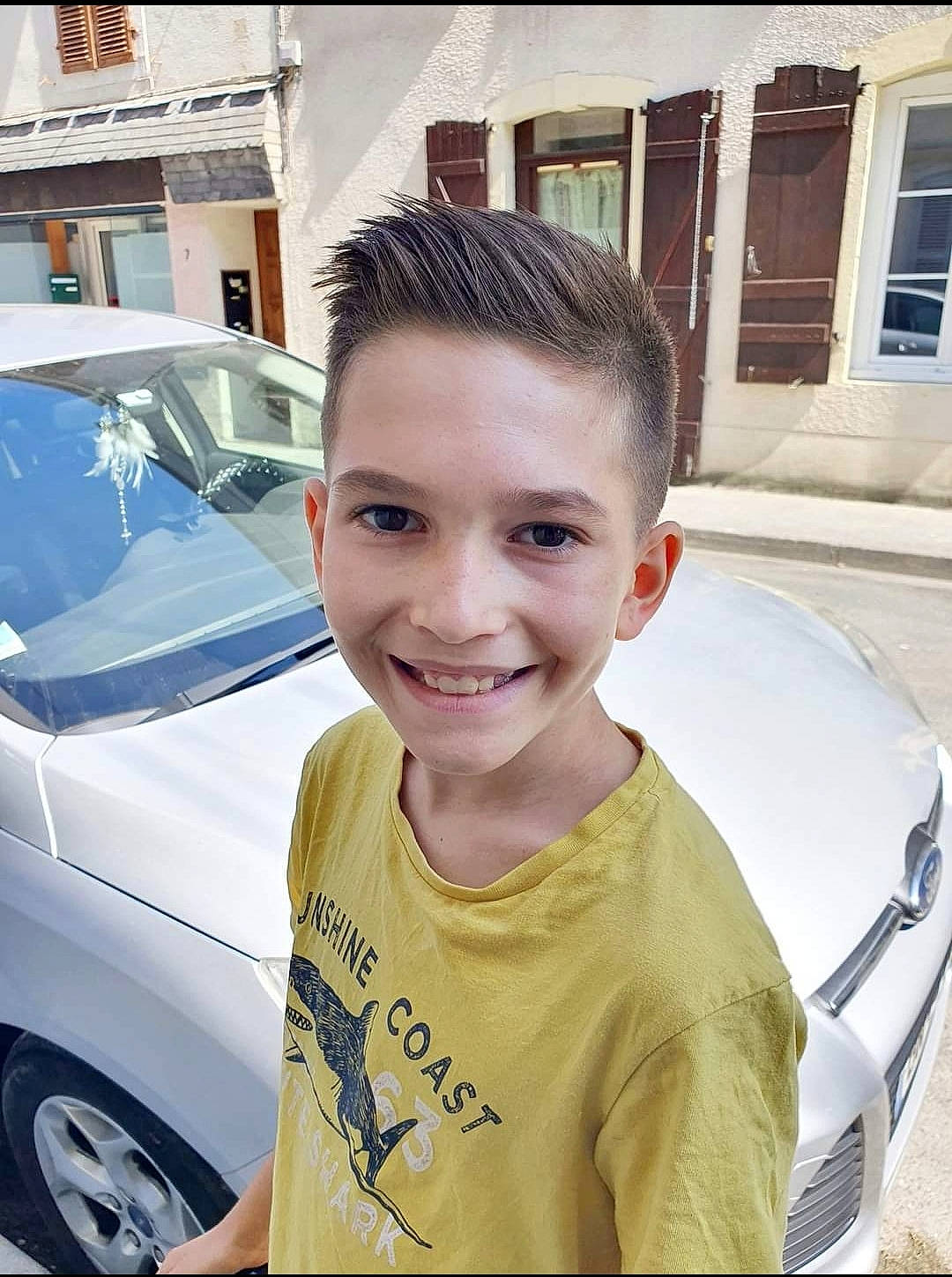 Nolan participe au concours pour gagner de l'argent avec cette photo : automotive_design, automotive_exterior, automotive_lighting, automotive_tire, bumper, car, cool, eyewear, face, happy, hood, joy, motor_vehicle, person, personal_luxury_car, smile, street_fashion, tints_and_shades, tire, vehicle