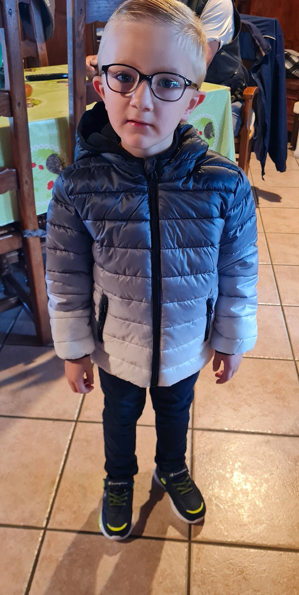 Isaac participe au concours pour gagner de l'argent avec cette photo : cool, denim, electric_blue, eyewear, fur, fur_clothing, jacket, joint, leg, neck, outerwear, person, photograph, shoe, sleeve, snapshot, street_fashion, toddler, vision_care, waist