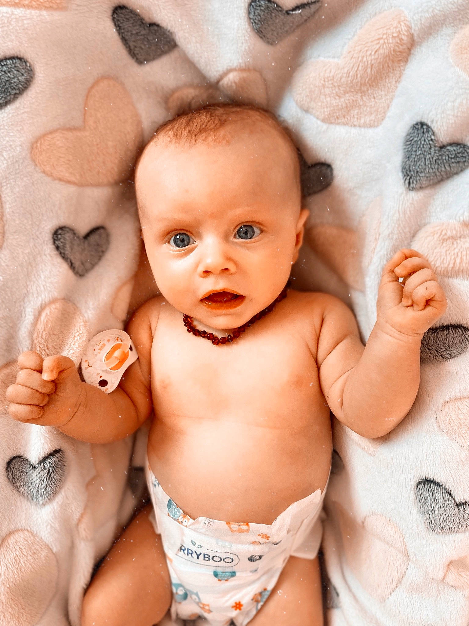 Jêyne a rejoint le concours — aidez-le/la à gagner de superbes lots ! abdomen, baby, baby_sleeping, birth, cheek, child, finger, hand, person, skin, surprise, toddler