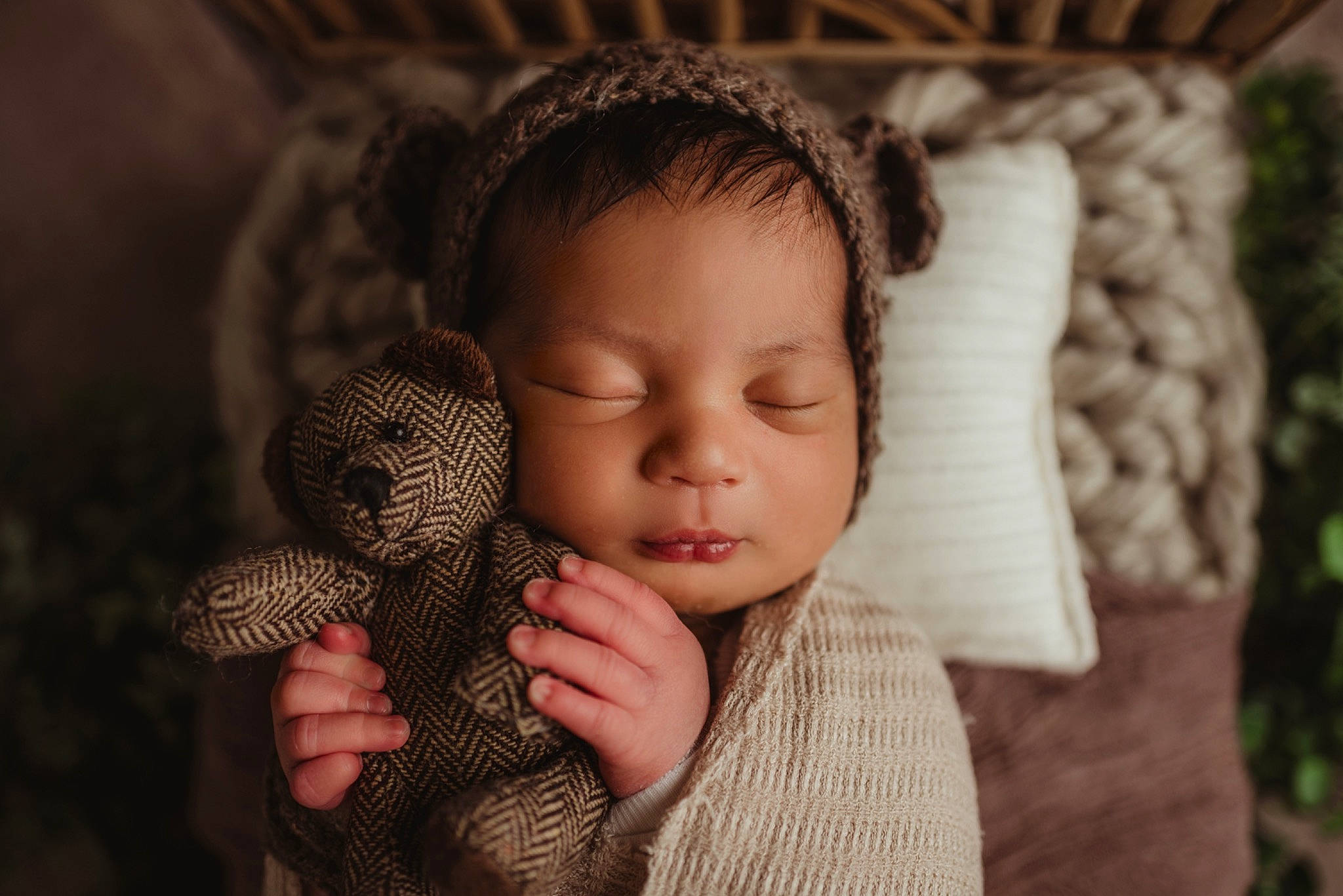 Beau is registered to the contest to win money with this photo: audio_equipment, baby_toddler_clothing, cheek, ear, eye, eyelash, finger, gesture, hand, happy, headgear, human_body, iris, lip, microphone, mouth, nose, person, plant, skin