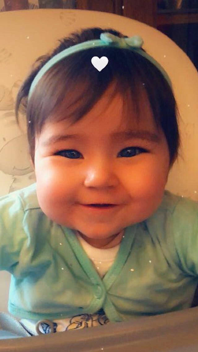 Lyvia participe au concours pour gagner de l'argent avec cette photo : cheek, chin, ear, eyebrow, eyelash, face, facial_expression, forehead, hairstyle, human_body, iris, jaw, joy, lip, mouth, nose, organ, person, skin, sleeve