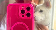 Miu a rejoint le concours — aidez-le/la à gagner de superbes lots ! collar, dog, face, fashion, hand, indoors, jewelry, long_hair, manicure, mirror_selfie, pet, photography, pink_phone_case, pointed_ears, portrait, reflection, smartphone, white_dog, window, woman