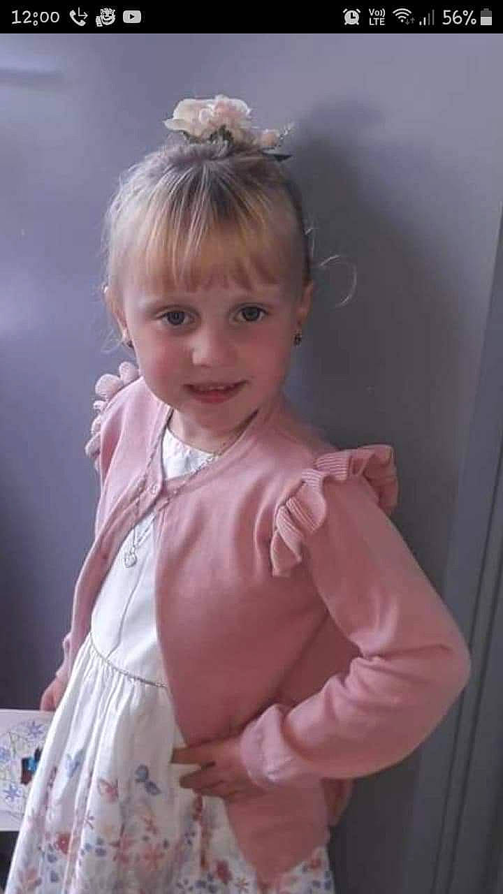 Luan a rejoint le concours — aidez-le/la à gagner de superbes lots ! arm, baby, blond, child, child_model, ear, hair, hairstyle, iris, person, pink, smile, toddler