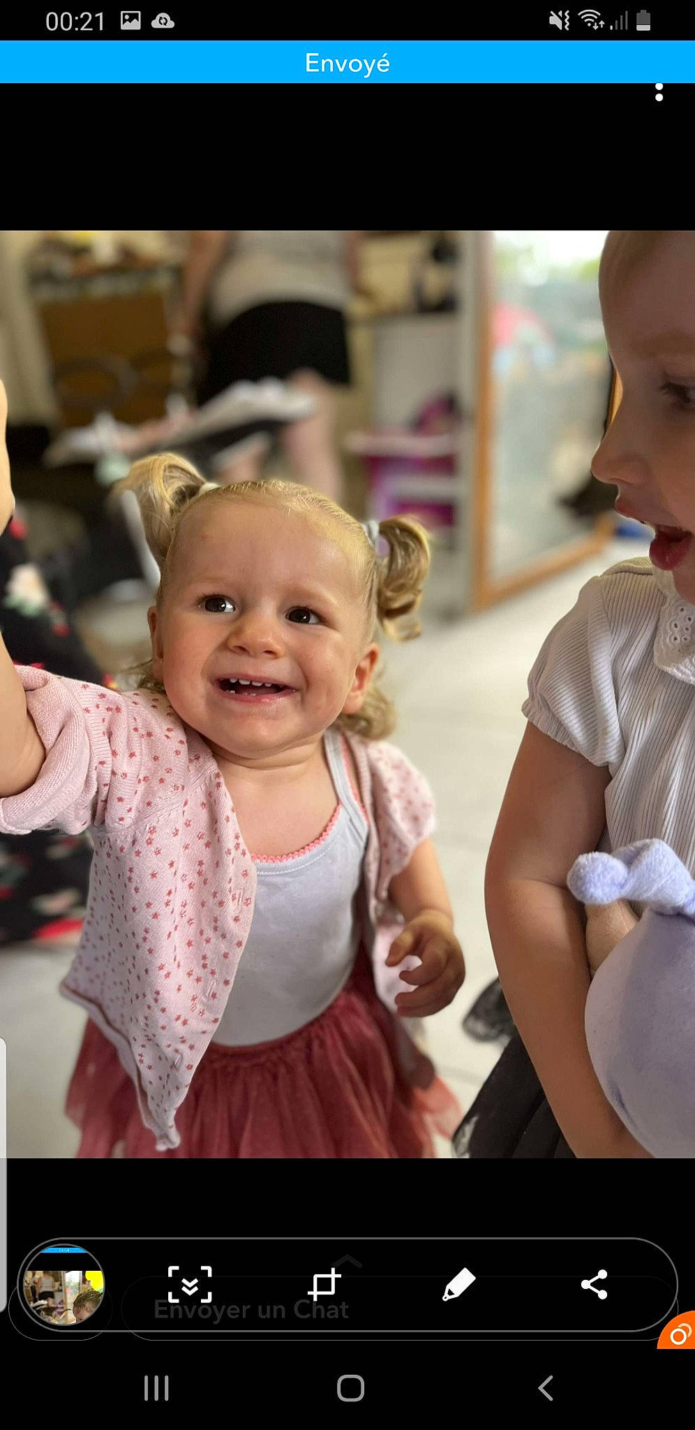 Alice a rejoint le concours — aidez-le/la à gagner de superbes lots ! arm, baby, baby_toddler_clothing, cheek, child, clothing, dress, facial_expression, friendship, gesture, happy, iris, joy, organ, person, photograph, pink, purple, shoulder, skin