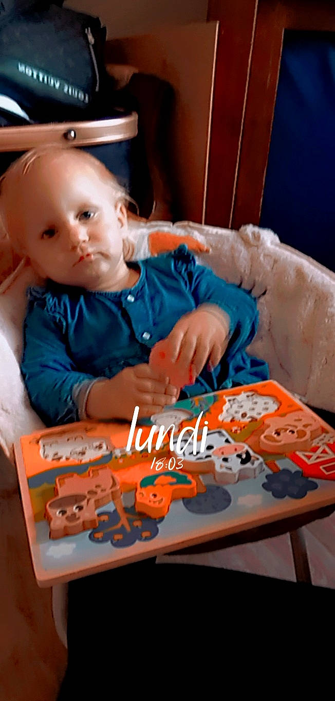 Anastasya participe au concours pour gagner de l'argent avec cette photo : art, baby, baby_products, baby_toddler_clothing, chair, child, couch, fun, linens, orange, person, play, reading, room, sitting, t_shirt, table, textile, toddler, toy