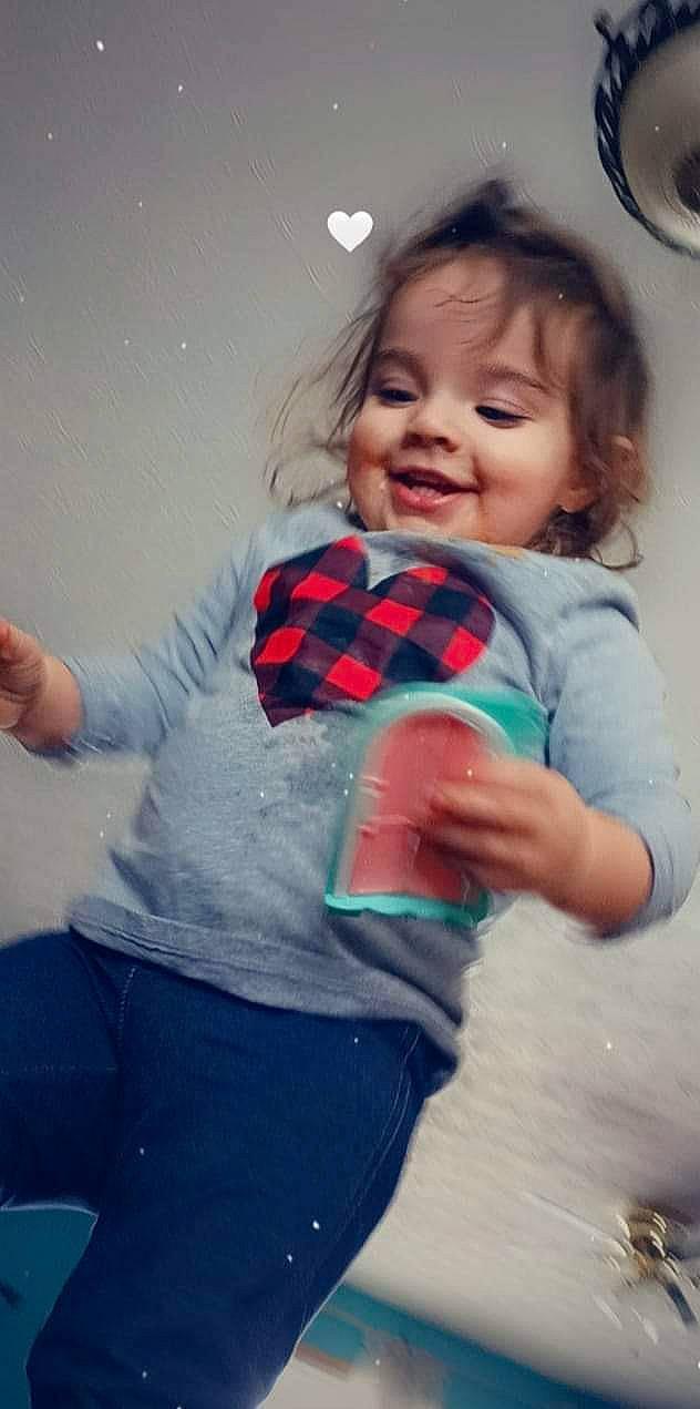 Ariana is registered to the contest to win money with this photo: child, elbow, eye, finger, fun, gesture, glove, happy, joy, mouth, organ, pattern, person, plaid, sleeve, smile, t_shirt, tartan, textile, thigh