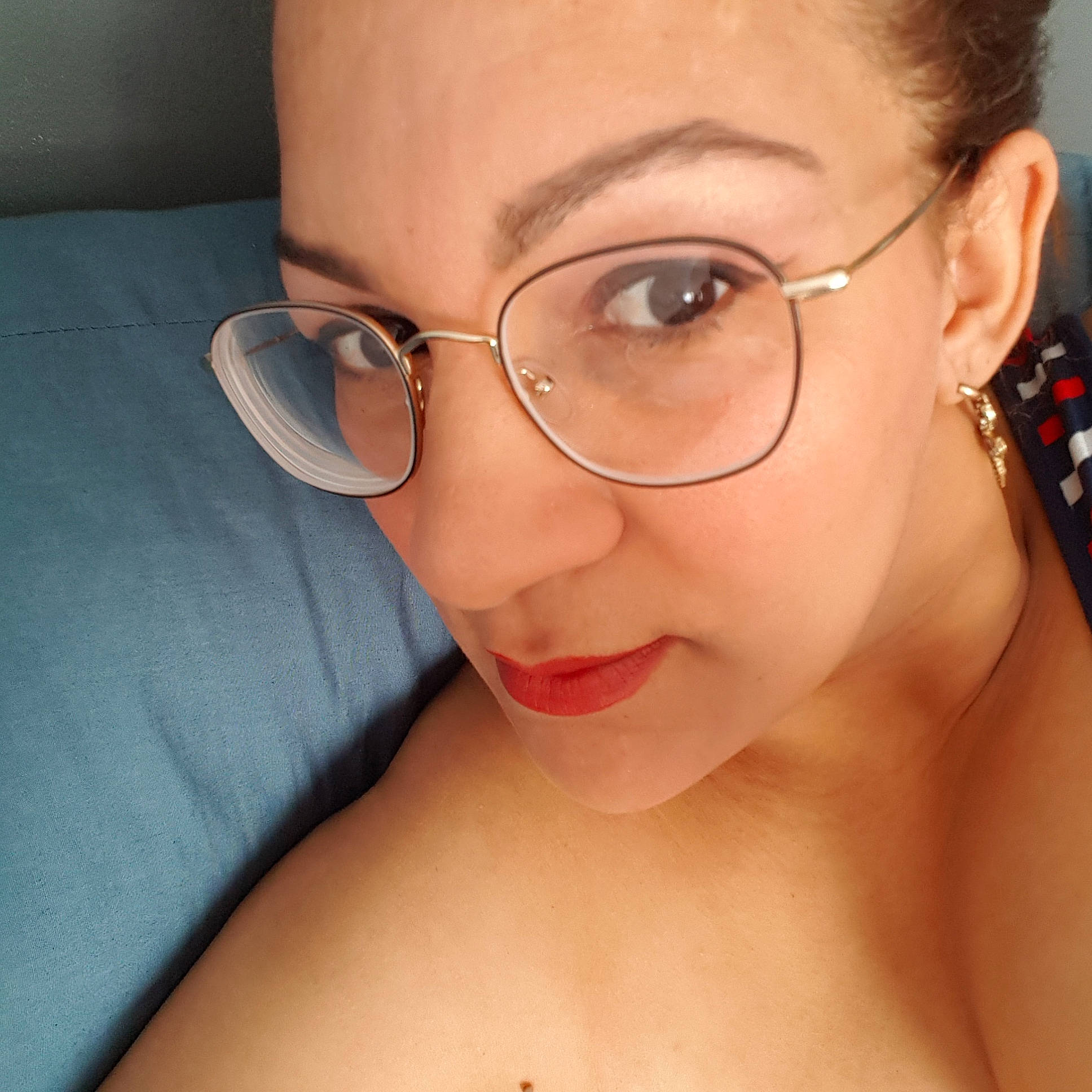 Yasmine a rejoint le concours — aidez-le/la à gagner de superbes lots ! cheek, chin, ear, eyebrow, eyelash, eyewear, forehead, glasses, happy, human_body, iris, jaw, lip, mouth, neck, nose, person, skin, smile, temple