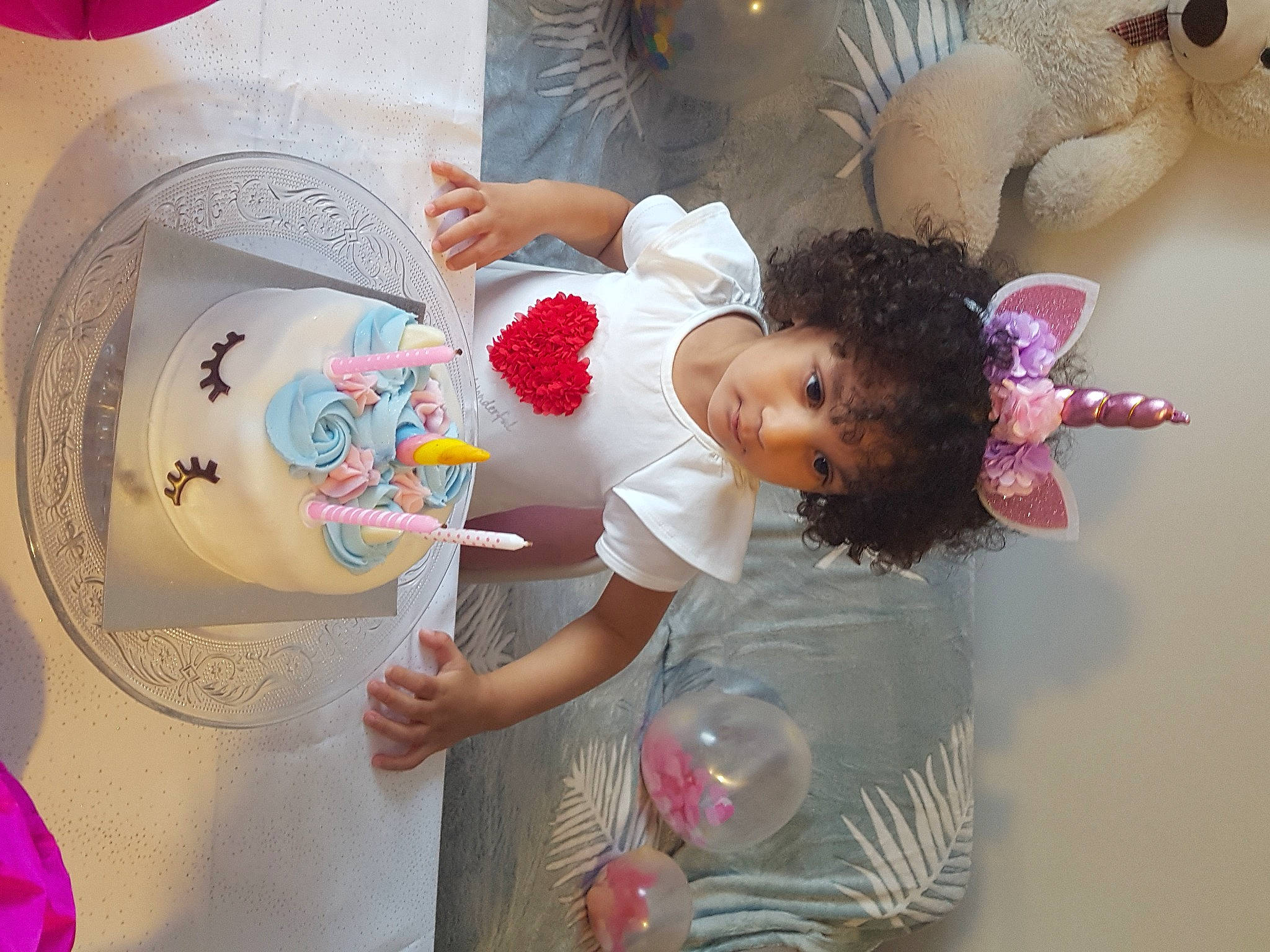 Yasmine a rejoint le concours — aidez-le/la à gagner de superbes lots ! baby_toddler_clothing, child, event, fun, happy, hat, headgear, leisure, magenta, pattern, person, pink, play, room, skin, t_shirt, textile, toddler, visual_arts, white