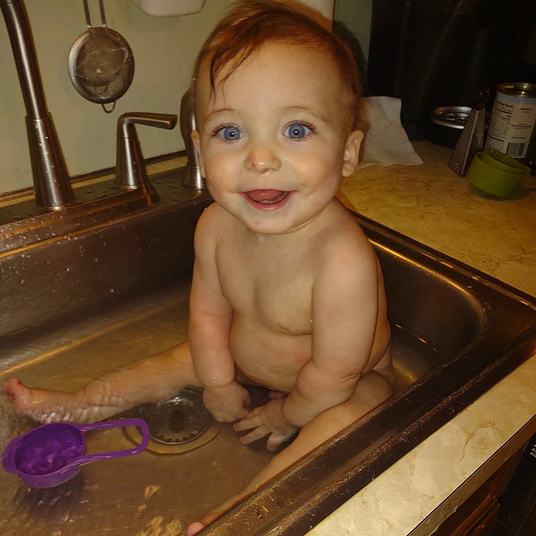 Kieran is registered to the contest to win money with this photo: arm, baby, baby_bathing, bathing, cheek, chest, face, finger, hair, hand, happy, head, joy, mouth, nose, organ, person, plumbing_fixture, sink, skin