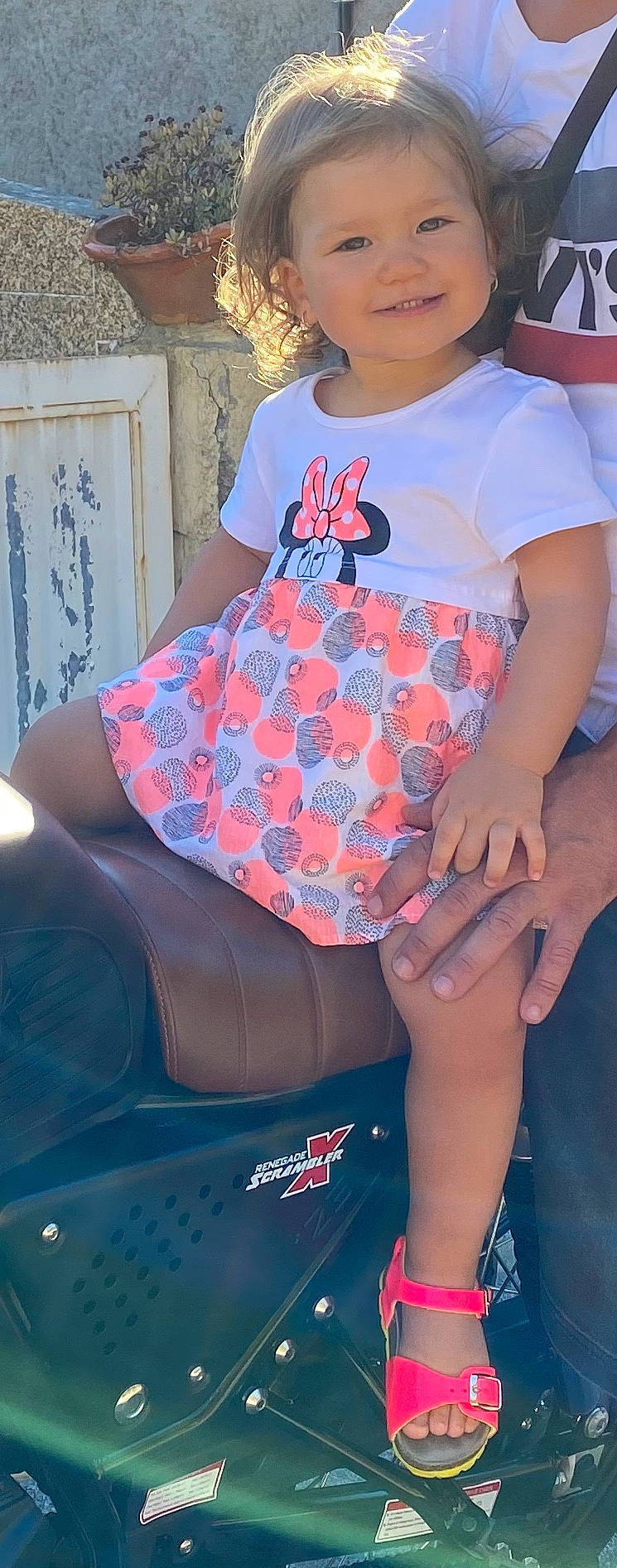 Leandra participe au concours pour gagner de l'argent avec cette photo : child, joy, leg, person, thigh, toddler