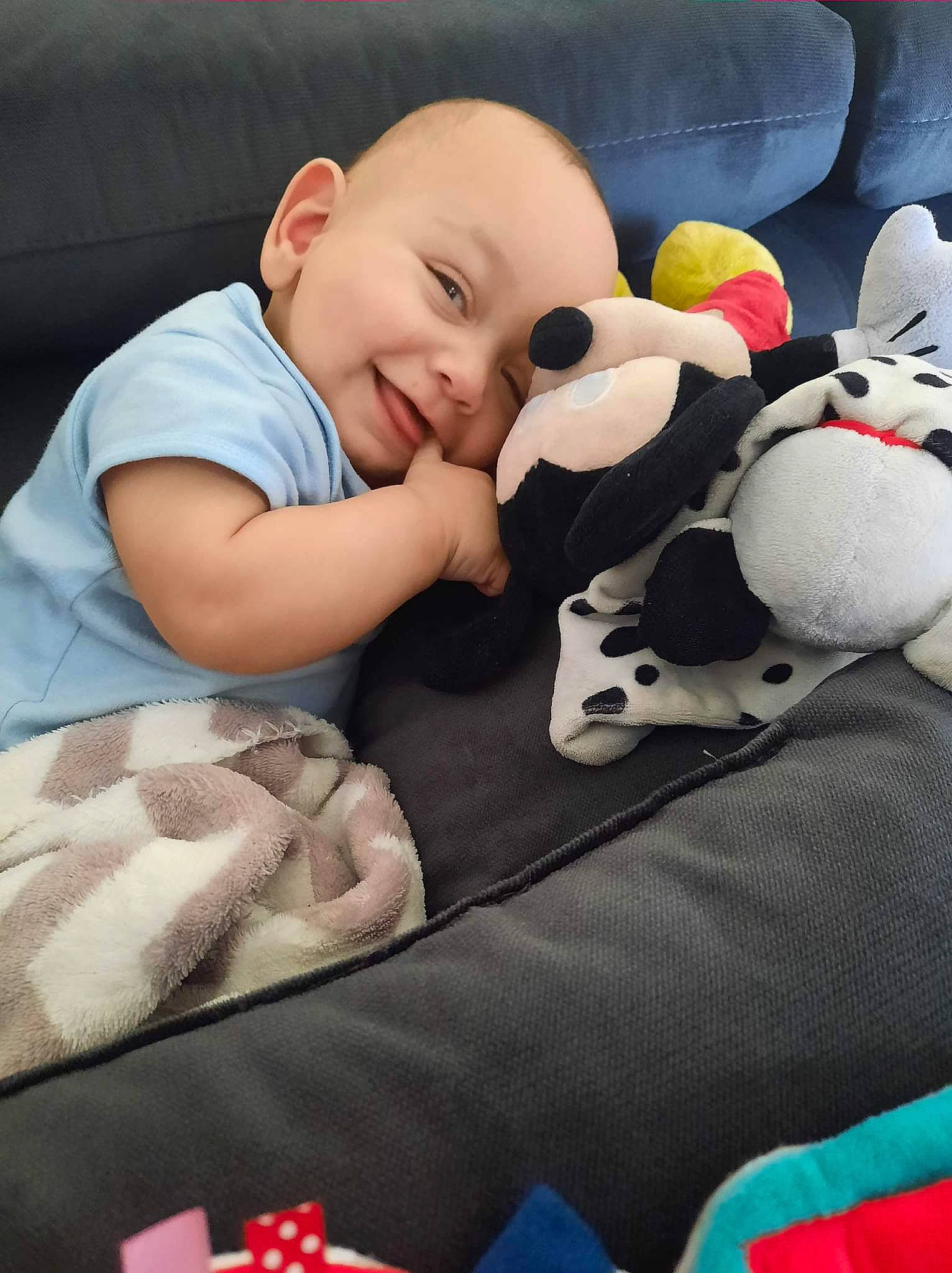 Liam participe au concours pour gagner de l'argent avec cette photo : baby, baby_toddler_clothing, beauty, black, blue, child, comfort, flag, happy, joy, pattern, person, photograph, product, skin, sleeve, smile, snapshot, textile, toddler