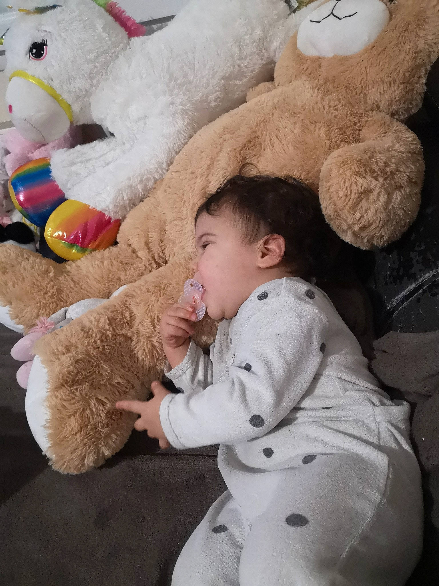 Elona participe au concours pour gagner de l'argent avec cette photo : child, fur, nose, person, plush, stuffed_toy, teddy_bear, toddler, toy