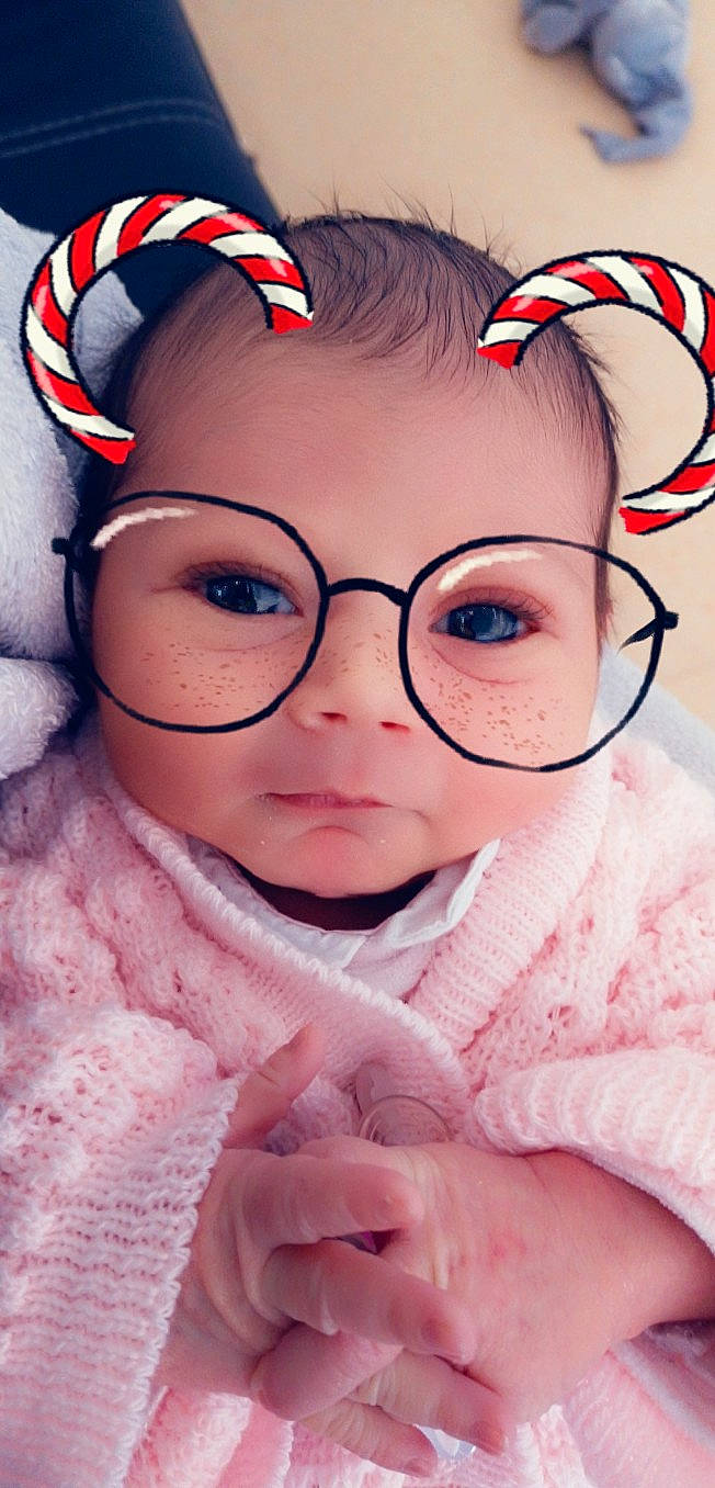 Elona participe au concours pour gagner de l'argent avec cette photo : cheek, child, ear, eyebrow, eyewear, face, forehead, glasses, head, headwear, lip, mouth, nose, person, pink, skin, vision_care