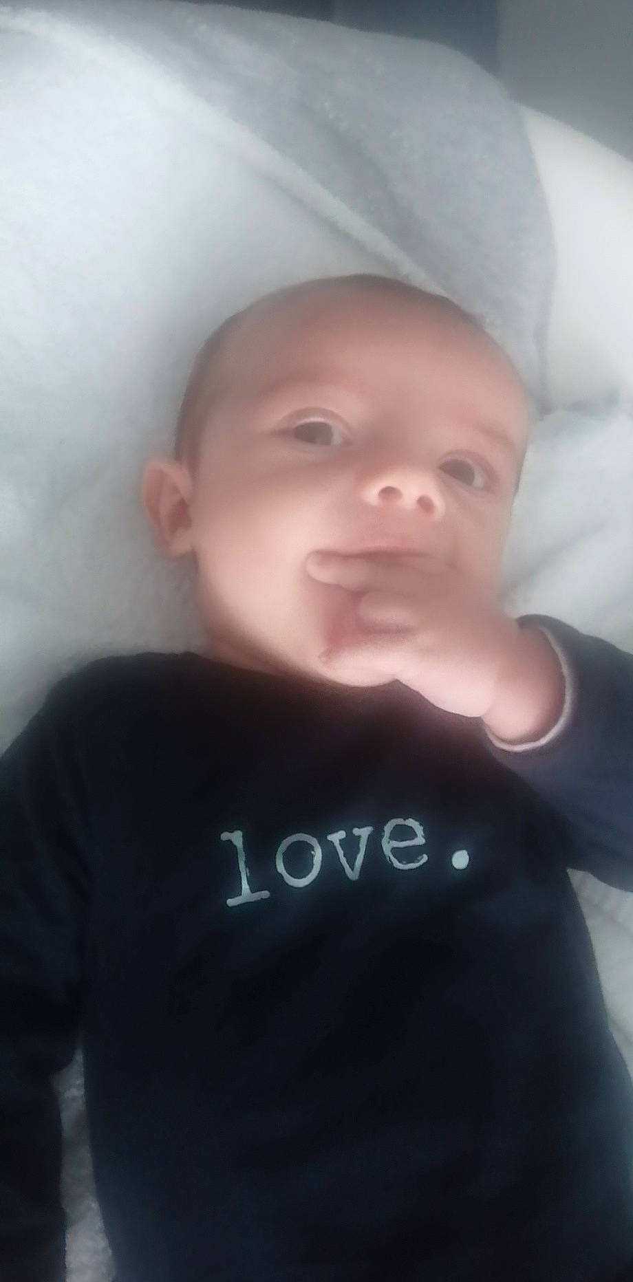 Ayden a rejoint le concours — aidez-le/la à gagner de superbes lots ! baby, cheek, clothing, eyebrow, finger, forehead, gesture, grey, happy, iris, lip, mouth, muscle, neck, nose, outerwear, person, skin, sleeve, smile